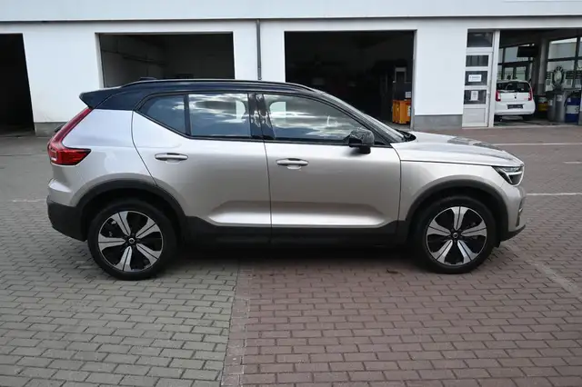 Volvo XC40 view 5