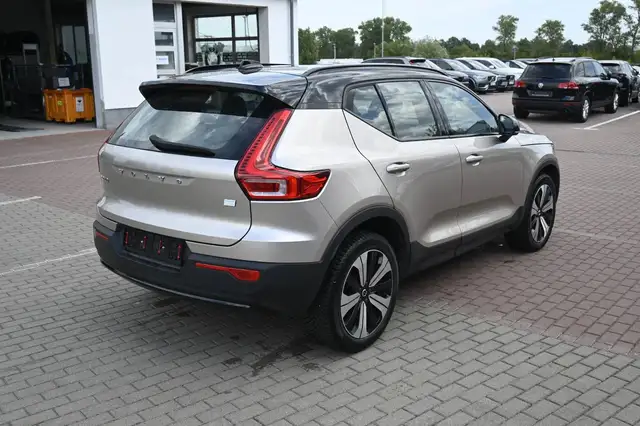Volvo XC40 view 6