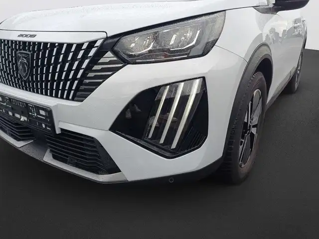 Peugeot 2008 view 9