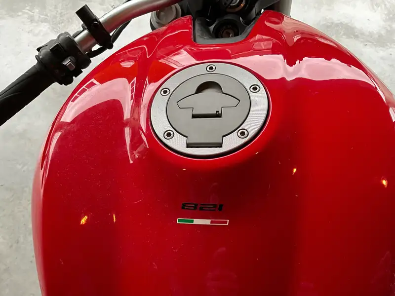 Ducati Monster 821 - foto 2