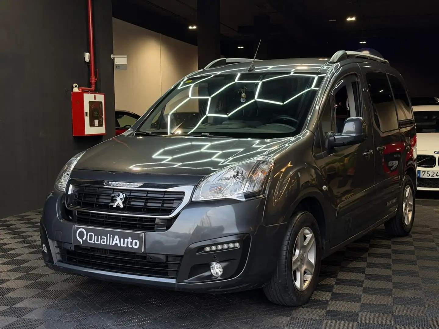 Peugeot Partner Tepee 1.6BlueHDI Style 120 Gris - 2
