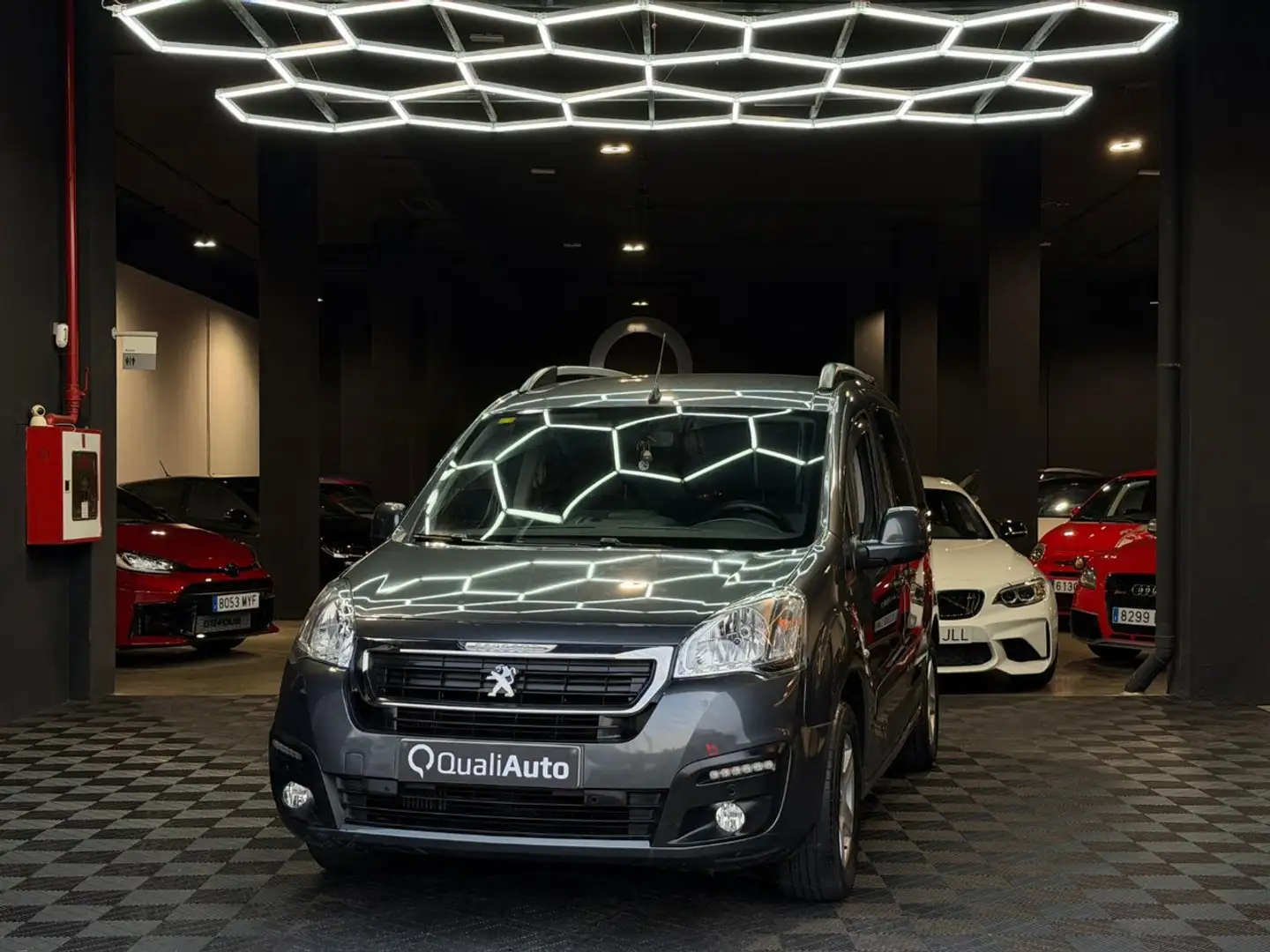 Peugeot Partner Tepee 1.6BlueHDI Style 120 Gris - 1