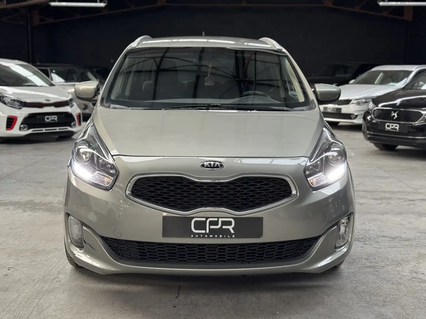 Kia Carens 1.7 CRDi * 7 PLACES * CRUISE * CLIM * VOLANT MULTI Beige - 2