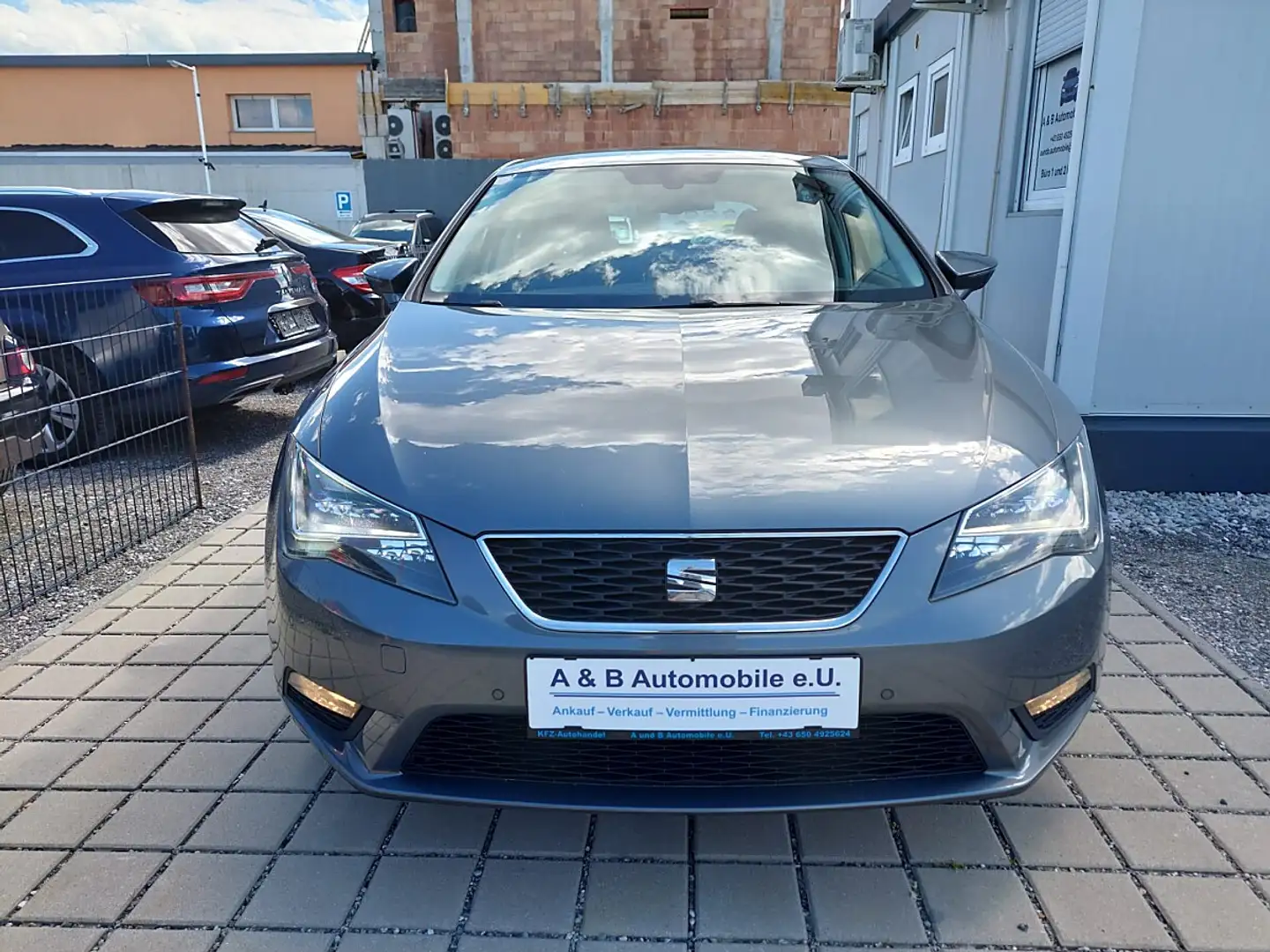 SEAT Leon Executive 1,6 TDI CR Start-Stopp Erster Besitz Grau - 2