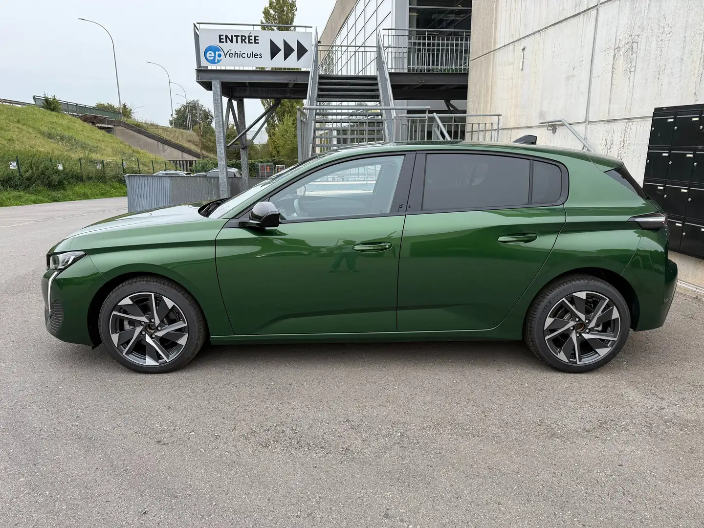 Peugeot 308 308 BlueHDi 130 EAT8 Allure Vert - 2