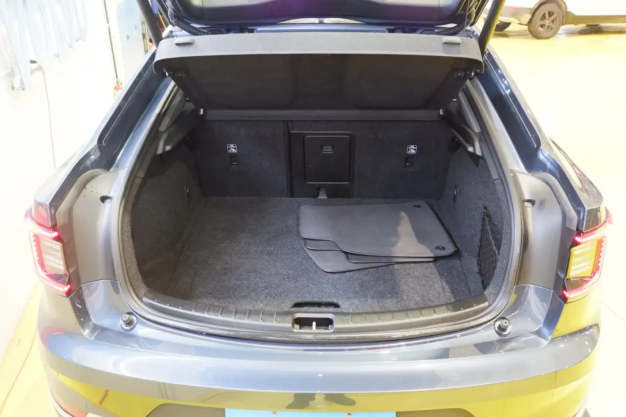 Polestar 2 снимка Polestar 2