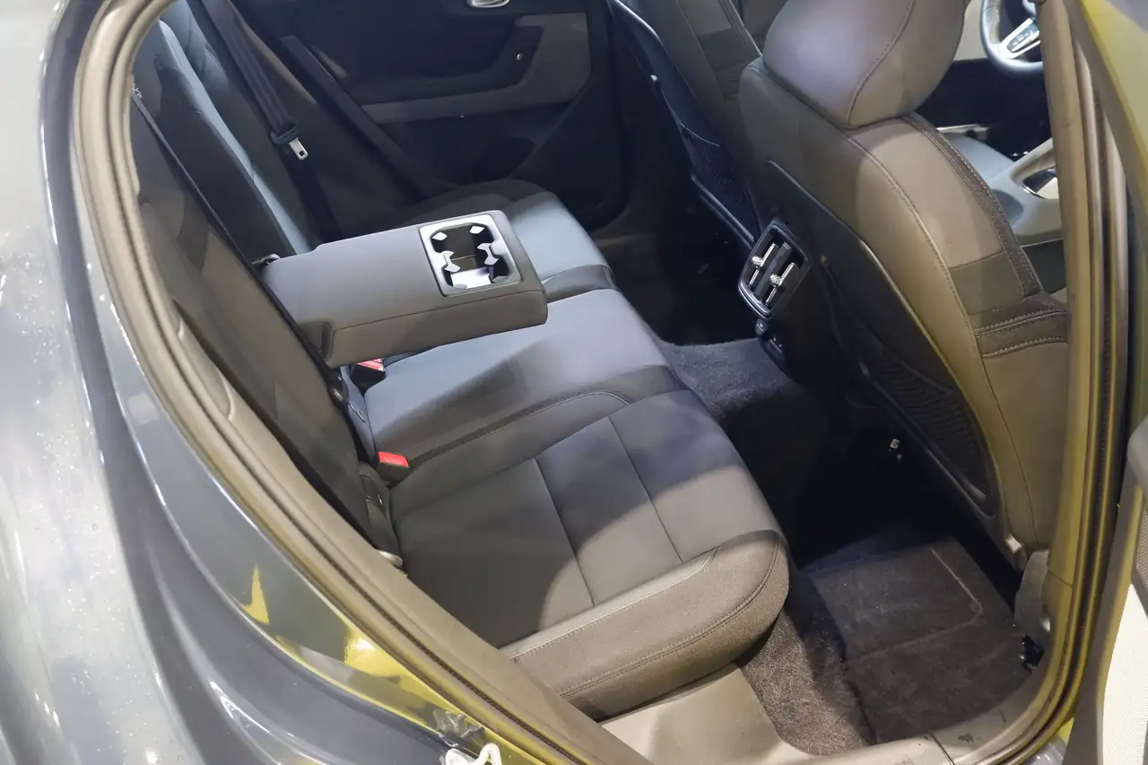 Polestar 2 снимка Polestar 2