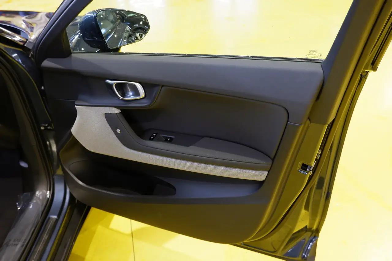 Polestar 2 снимка Polestar 2