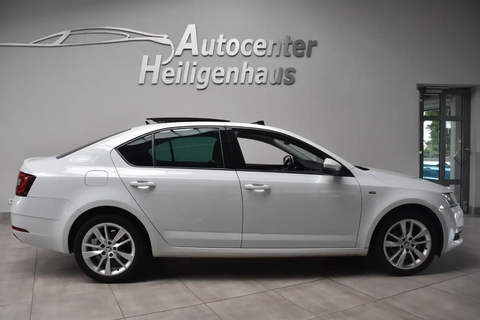 Skoda Octavia 1.5 TSI Clever DSG LED Navi Pano SHZ ACC Alb - 2