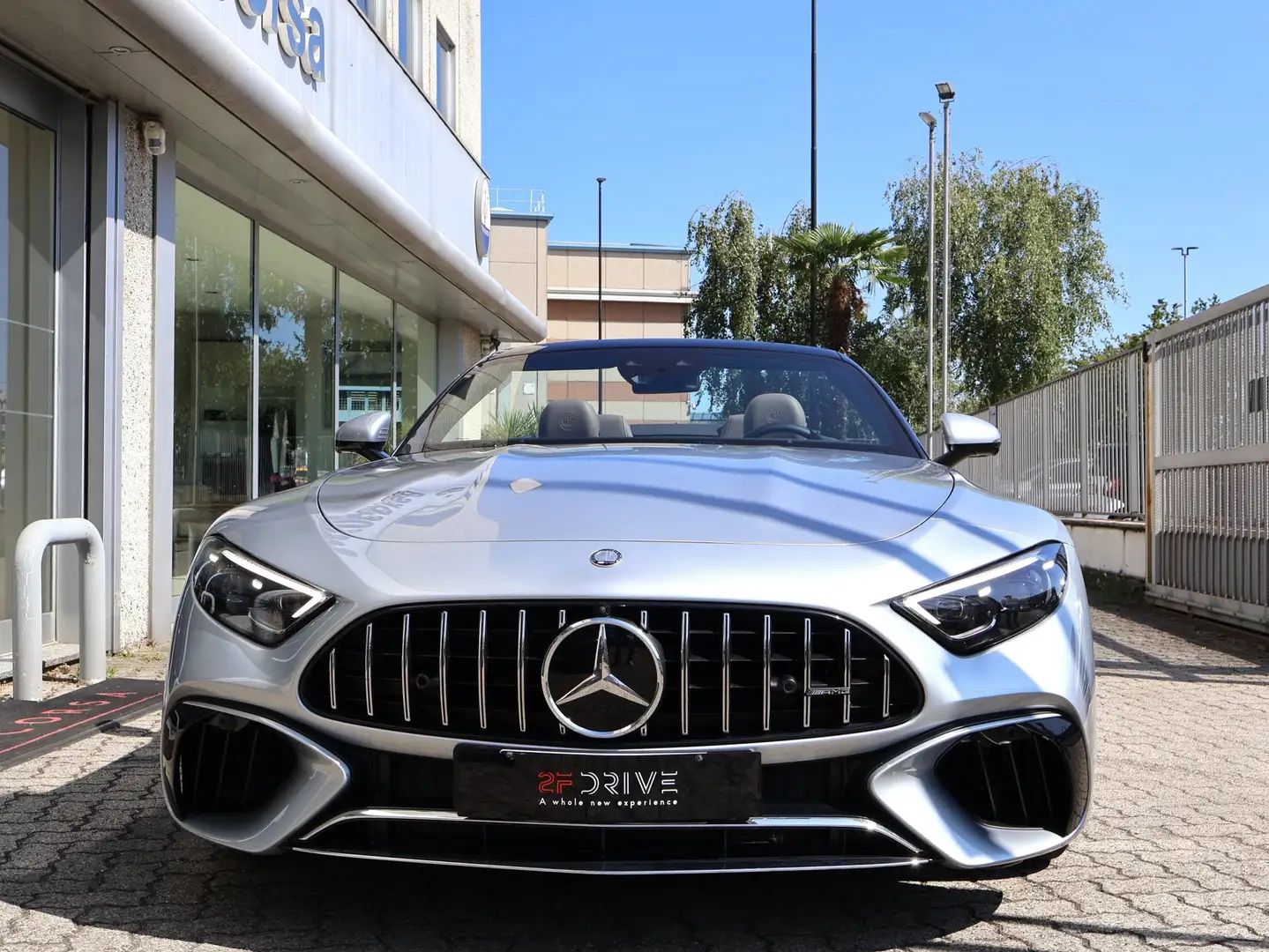 Mercedes-Benz SL 63 AMG 4MATIC+ Серый - 2