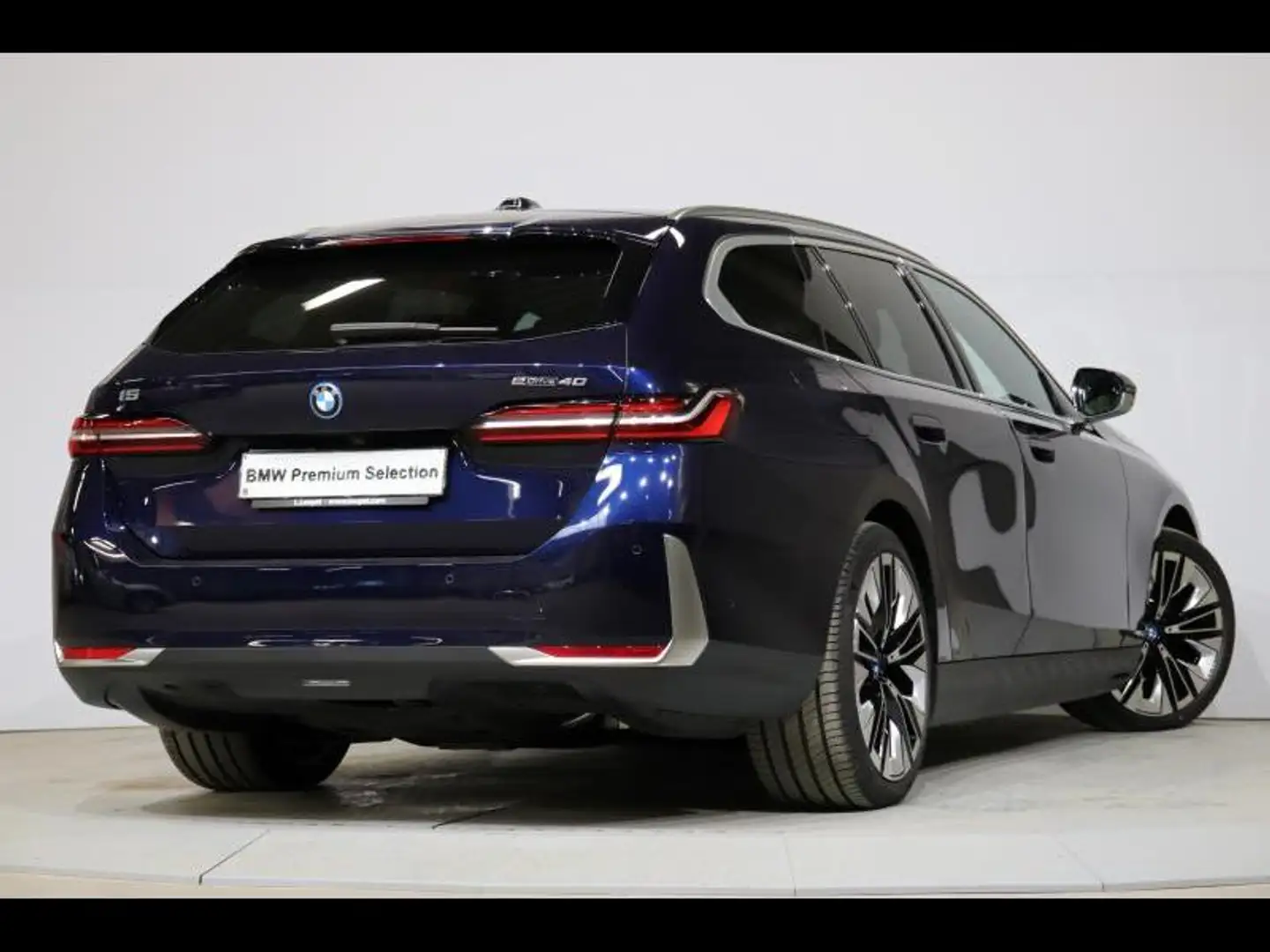 BMW i5 eDrive40 Touring Individual / Comfort Seats Blau - 2