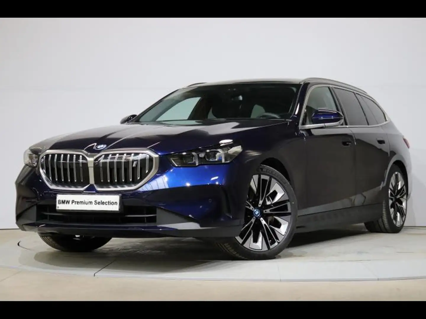 BMW i5 eDrive40 Touring Individual / Comfort Seats Blau - 1