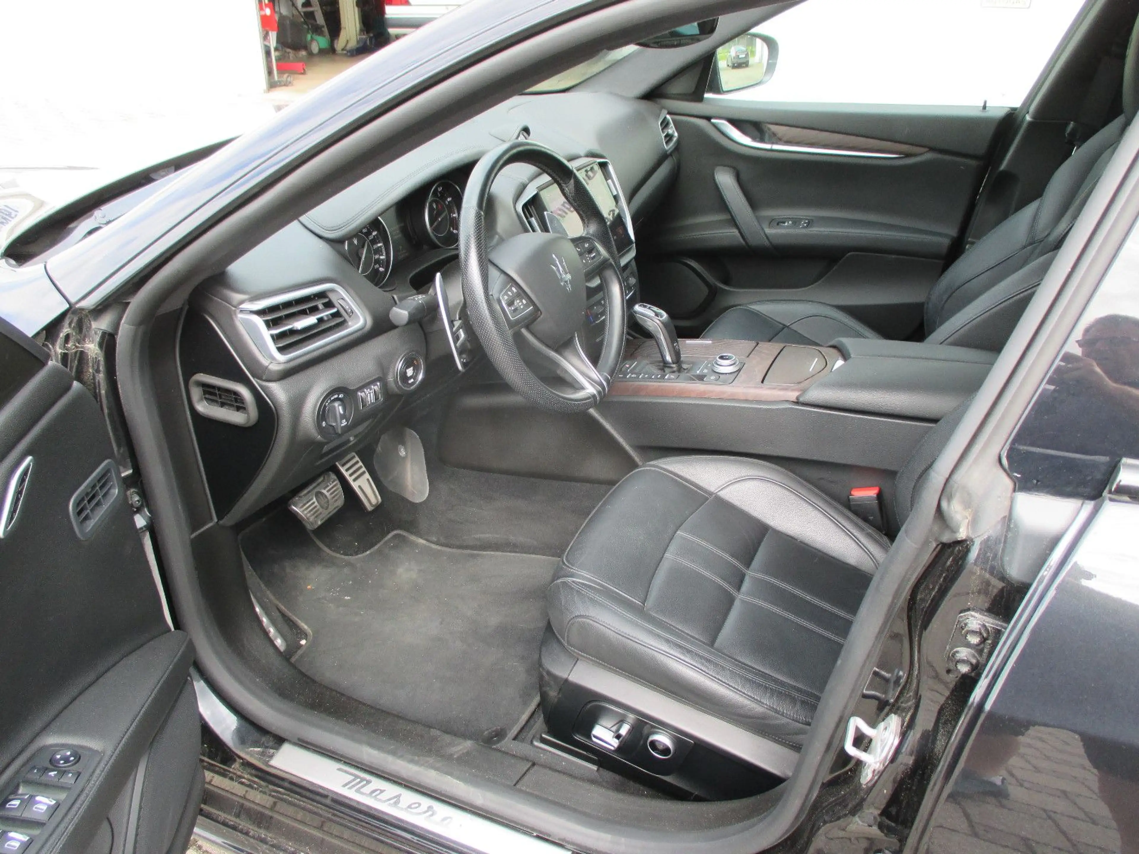 Maserati Ghibli 3.0 V6 GranSport — photo 4