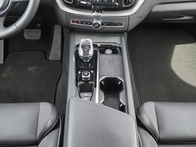 Volvo XC60 view 15