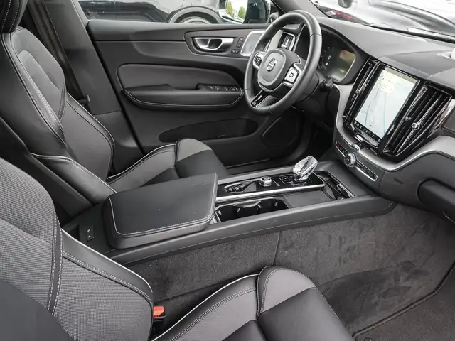 Volvo XC60 view 9