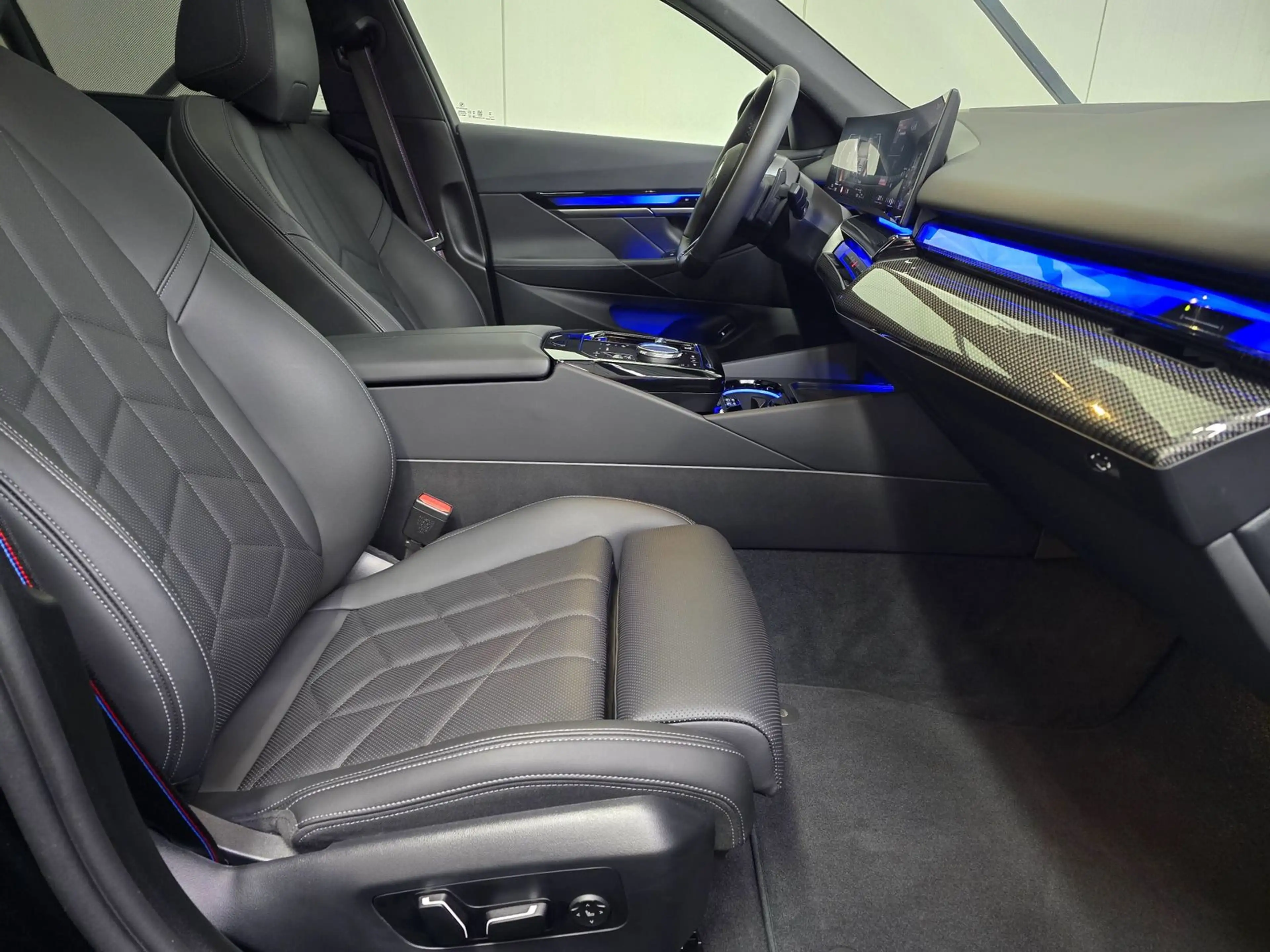 BMW 540 d xDrive M Sport Pro *Pano*Iconic*AHK*20 Zoll — photo 13