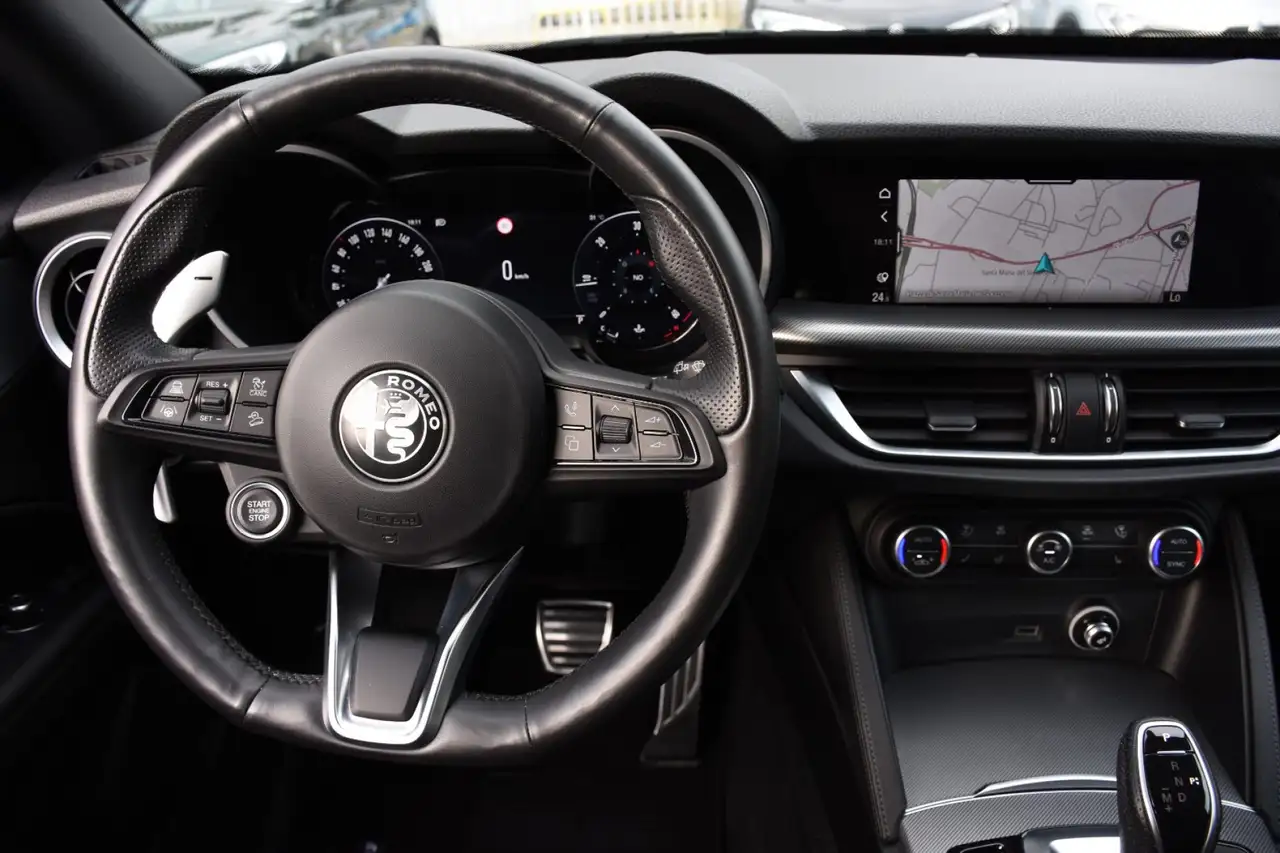 Alfa Romeo Stelvio 2023 — фото 10