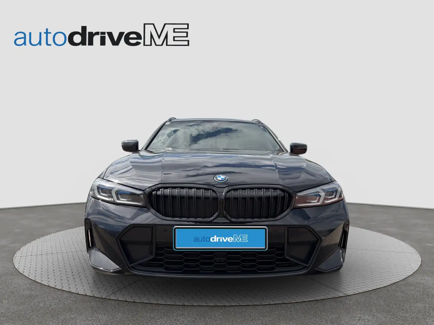BMW 330 e xDrive Touring Schwarz - 2