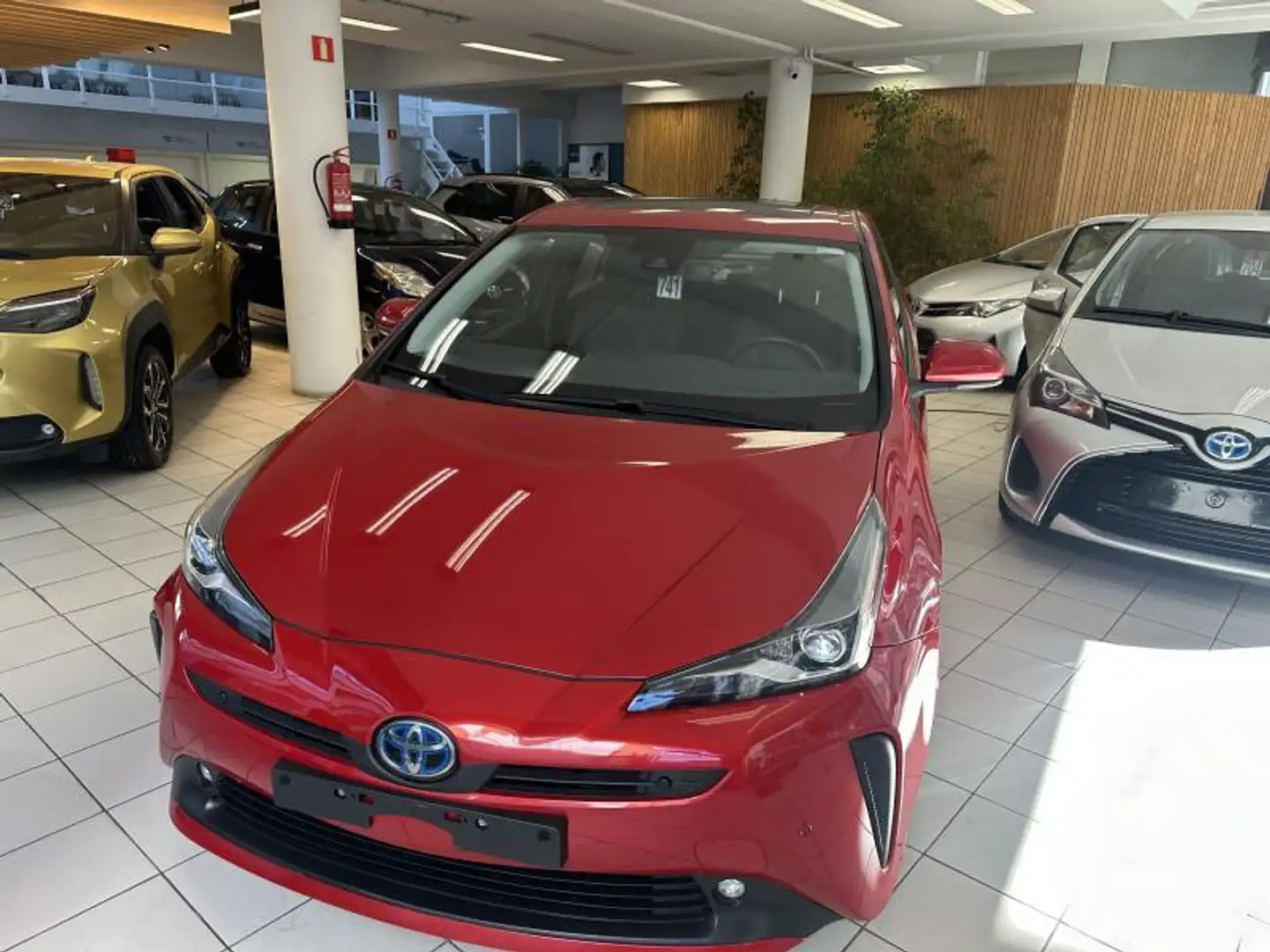 Toyota Prius Lounge Rouge - 2