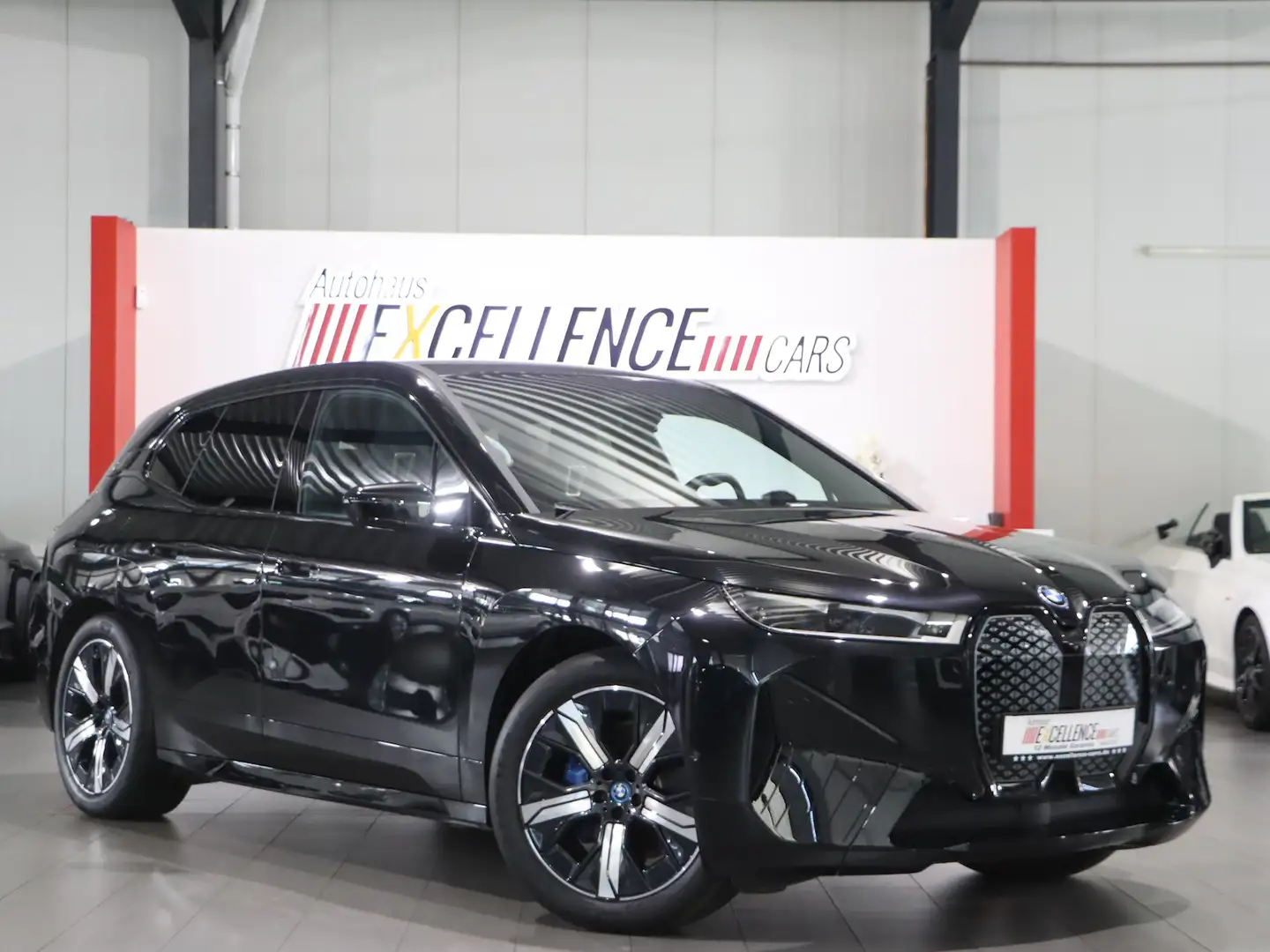 BMW iX 40 xDrive SPORT / SKY-LOUNGE-PANORAMA Czarny - 1