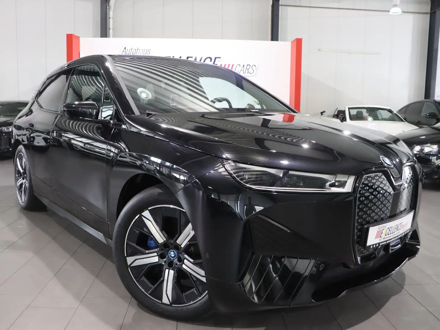 BMW iX 40 xDrive SPORT / SKY-LOUNGE-PANORAMA Czarny - 2