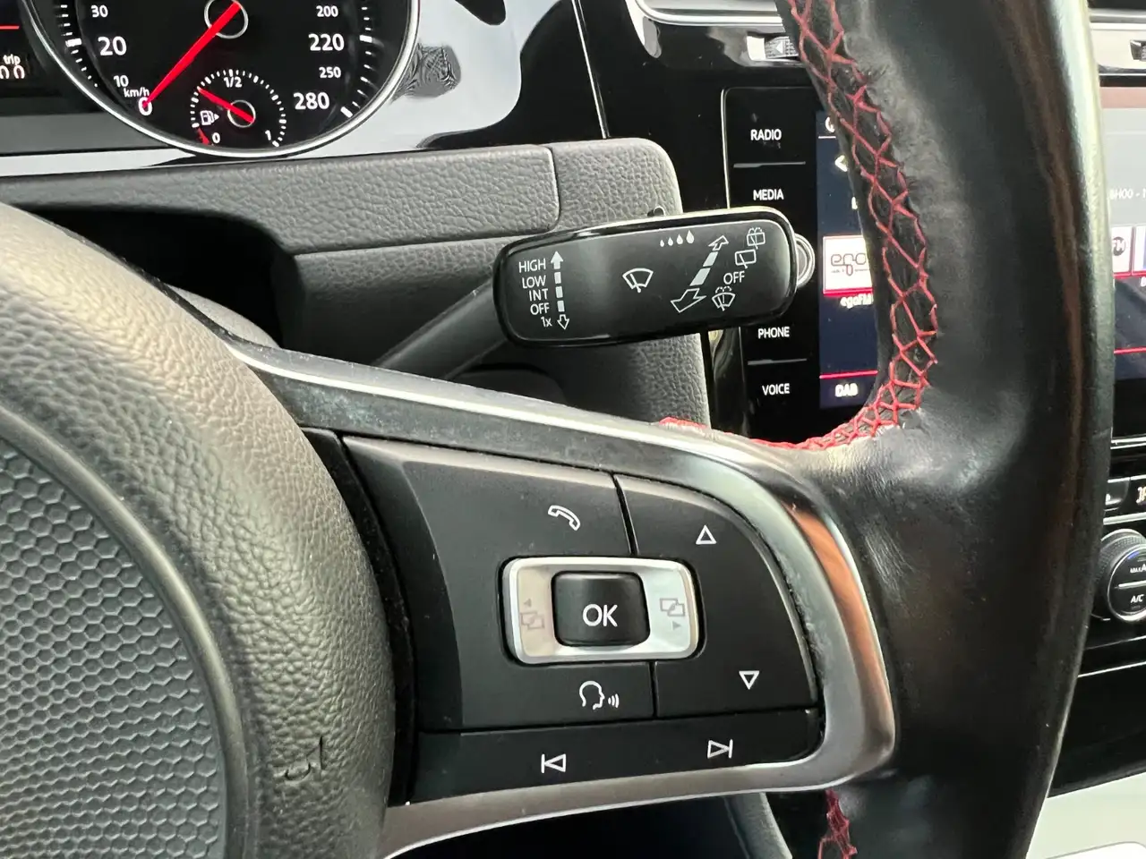 Volkswagen Golf GTI — photo 18