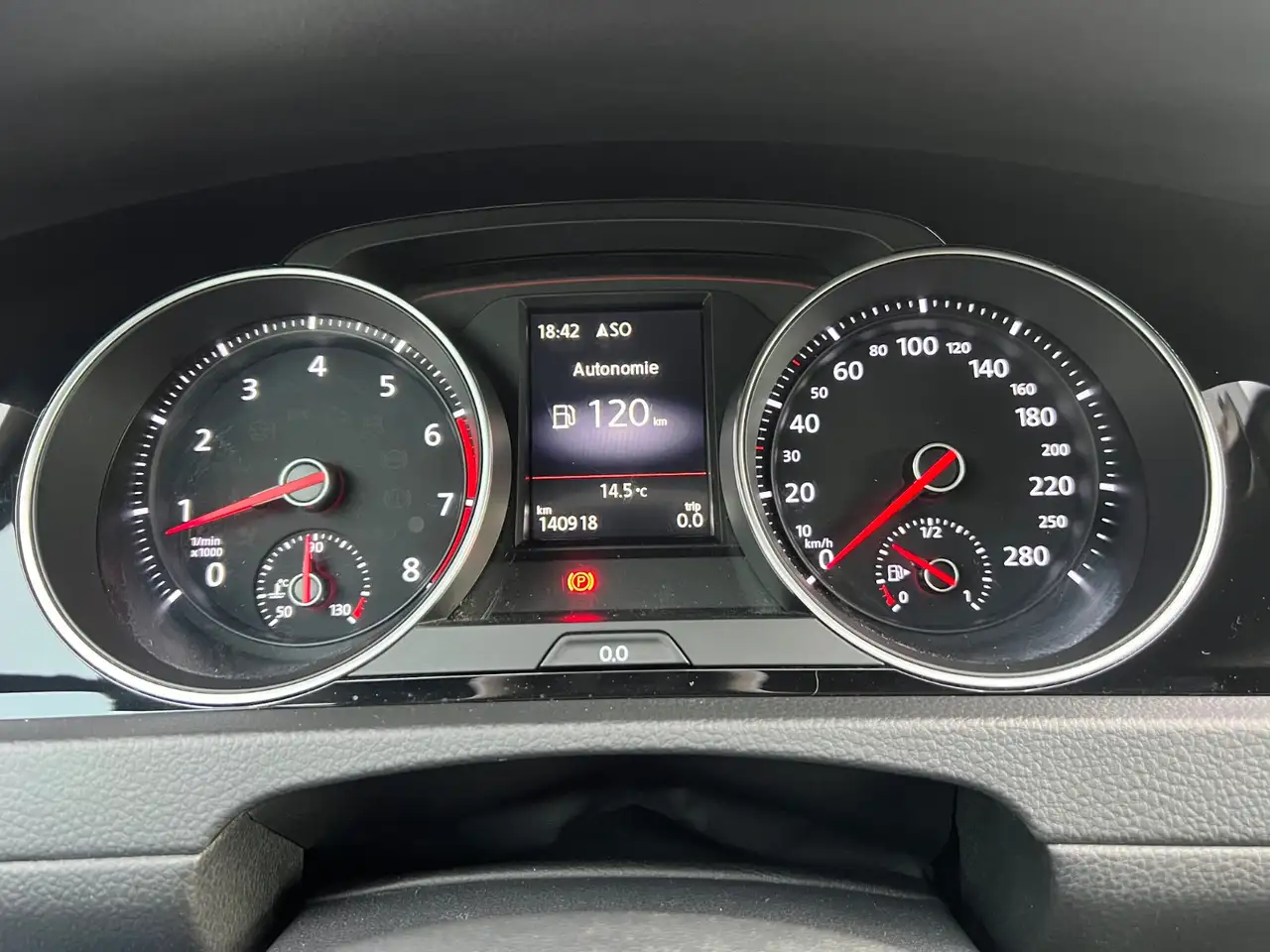 Volkswagen Golf GTI — photo 17