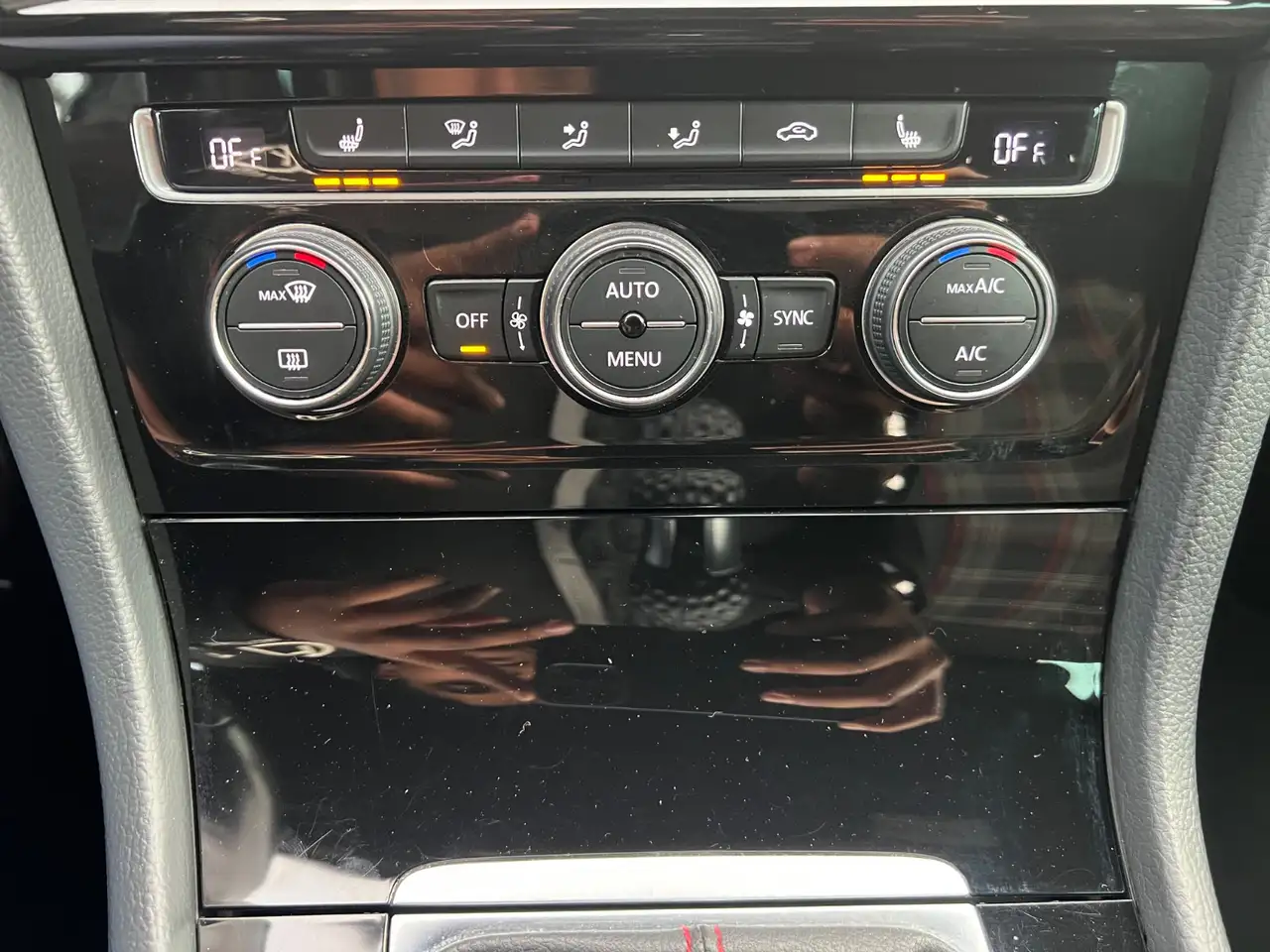 Volkswagen Golf GTI — photo 21