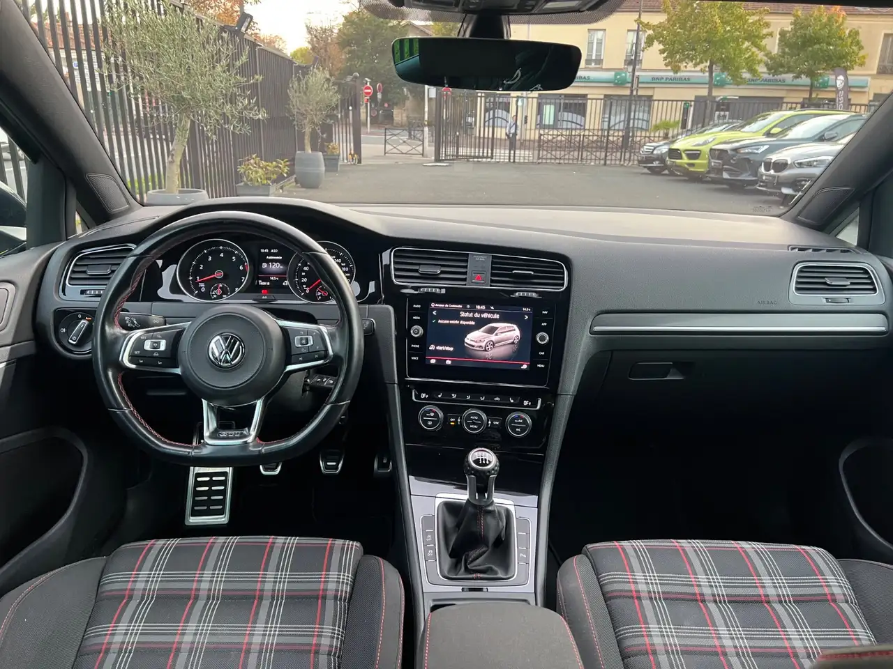 Volkswagen Golf GTI — photo 25
