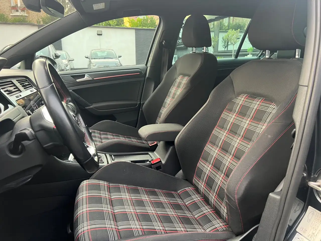 Volkswagen Golf GTI — photo 16