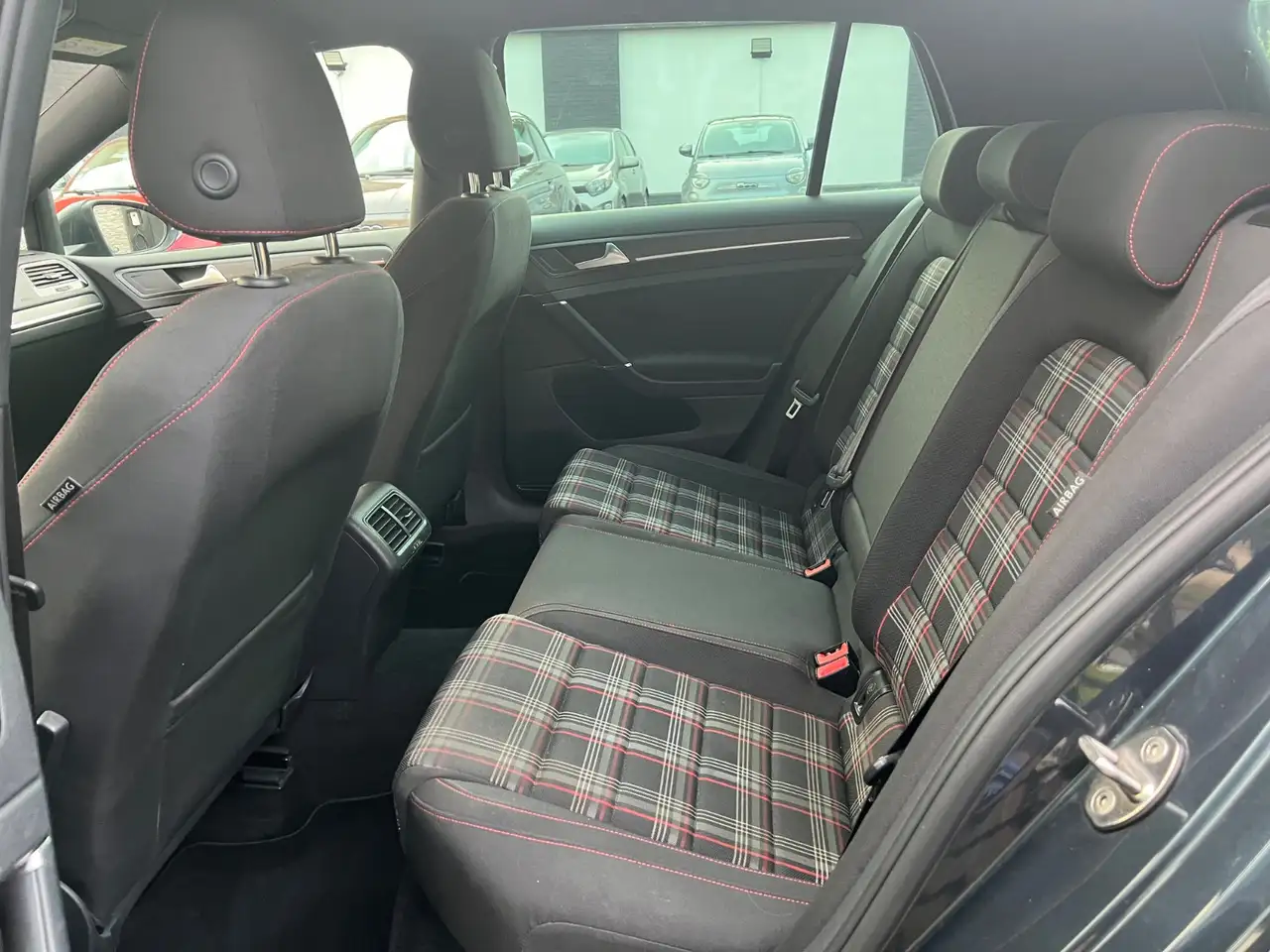 Volkswagen Golf GTI — photo 14