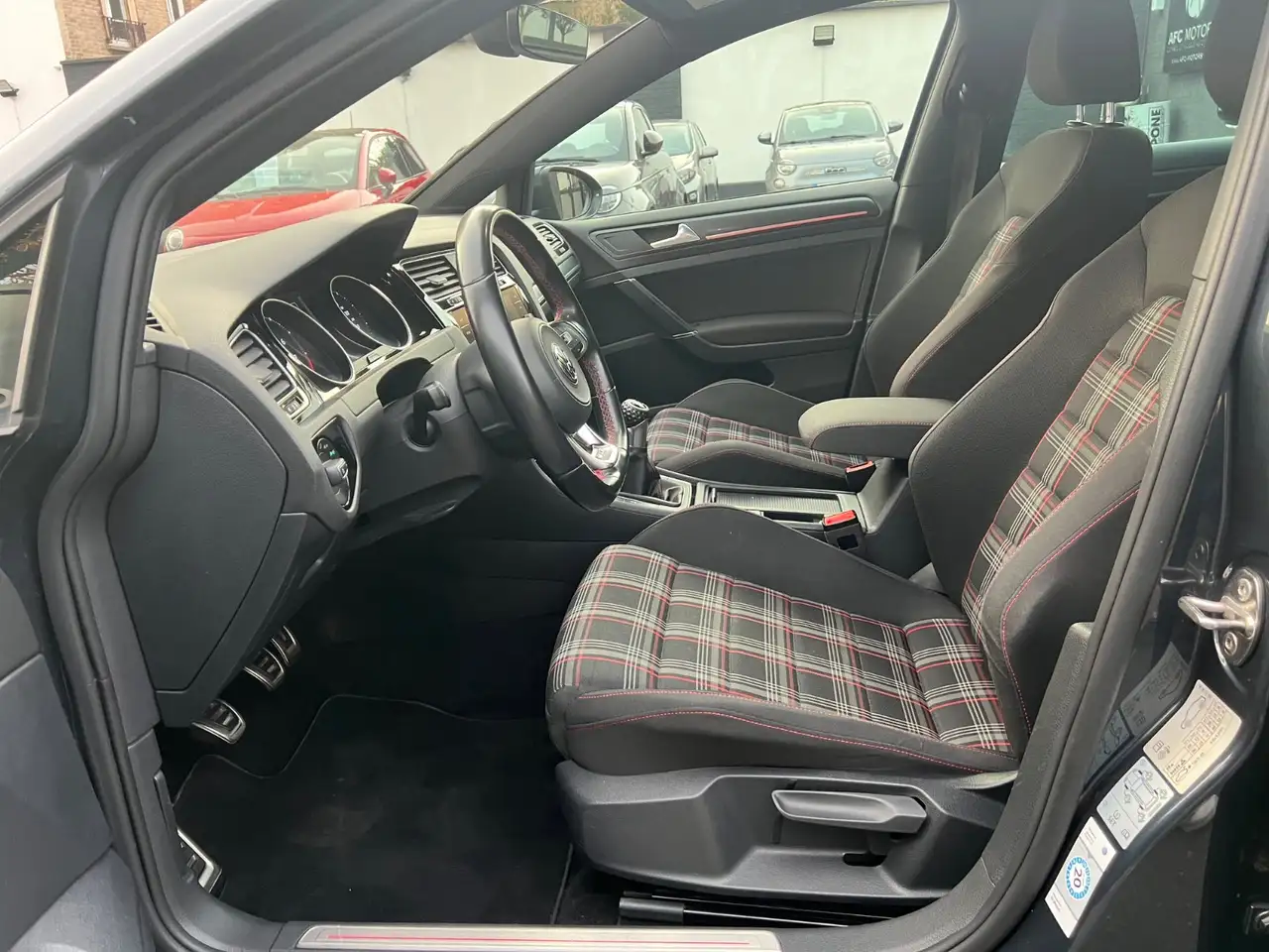 Volkswagen Golf GTI — photo 15