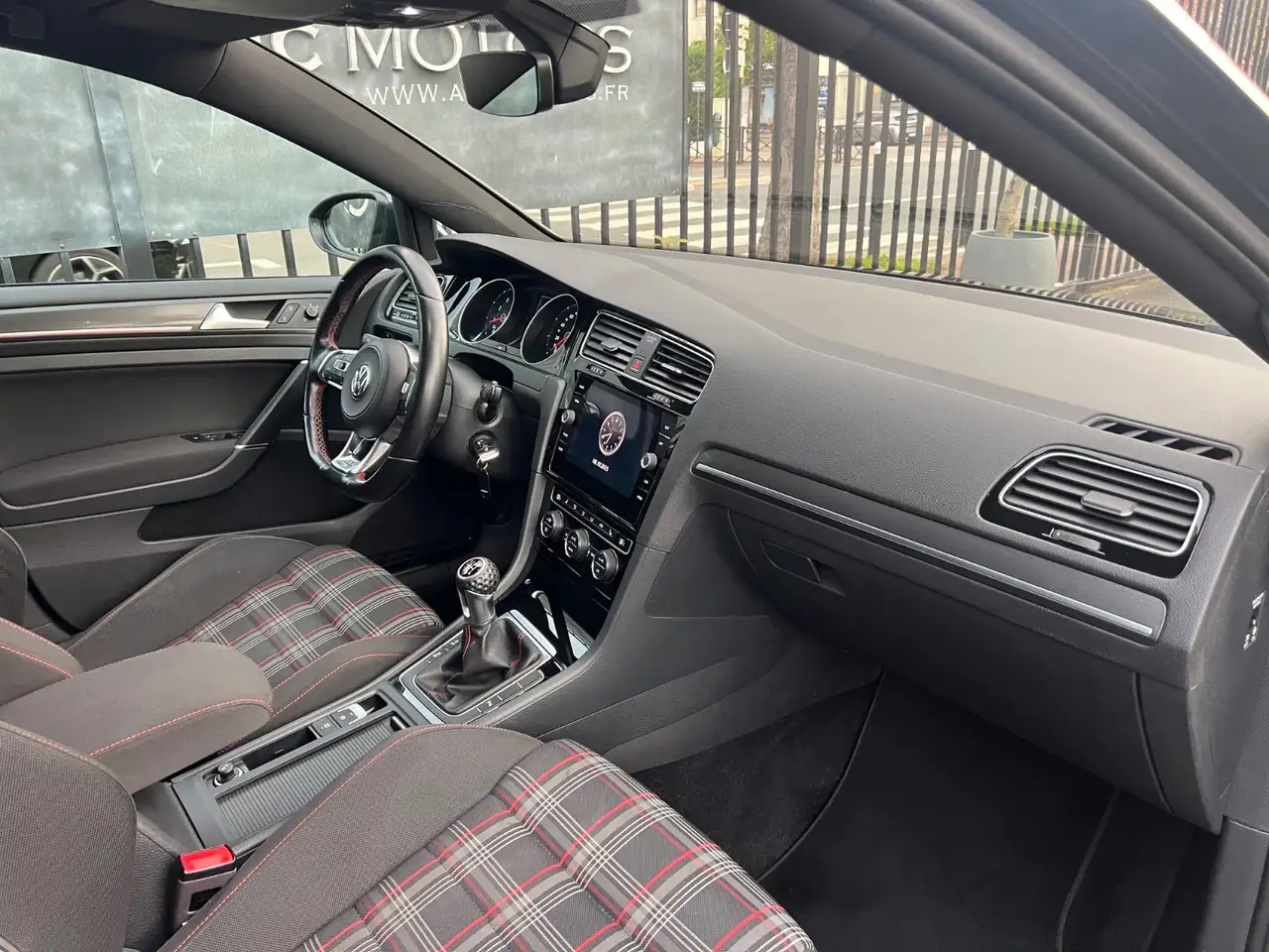 Volkswagen Golf GTI — photo 12