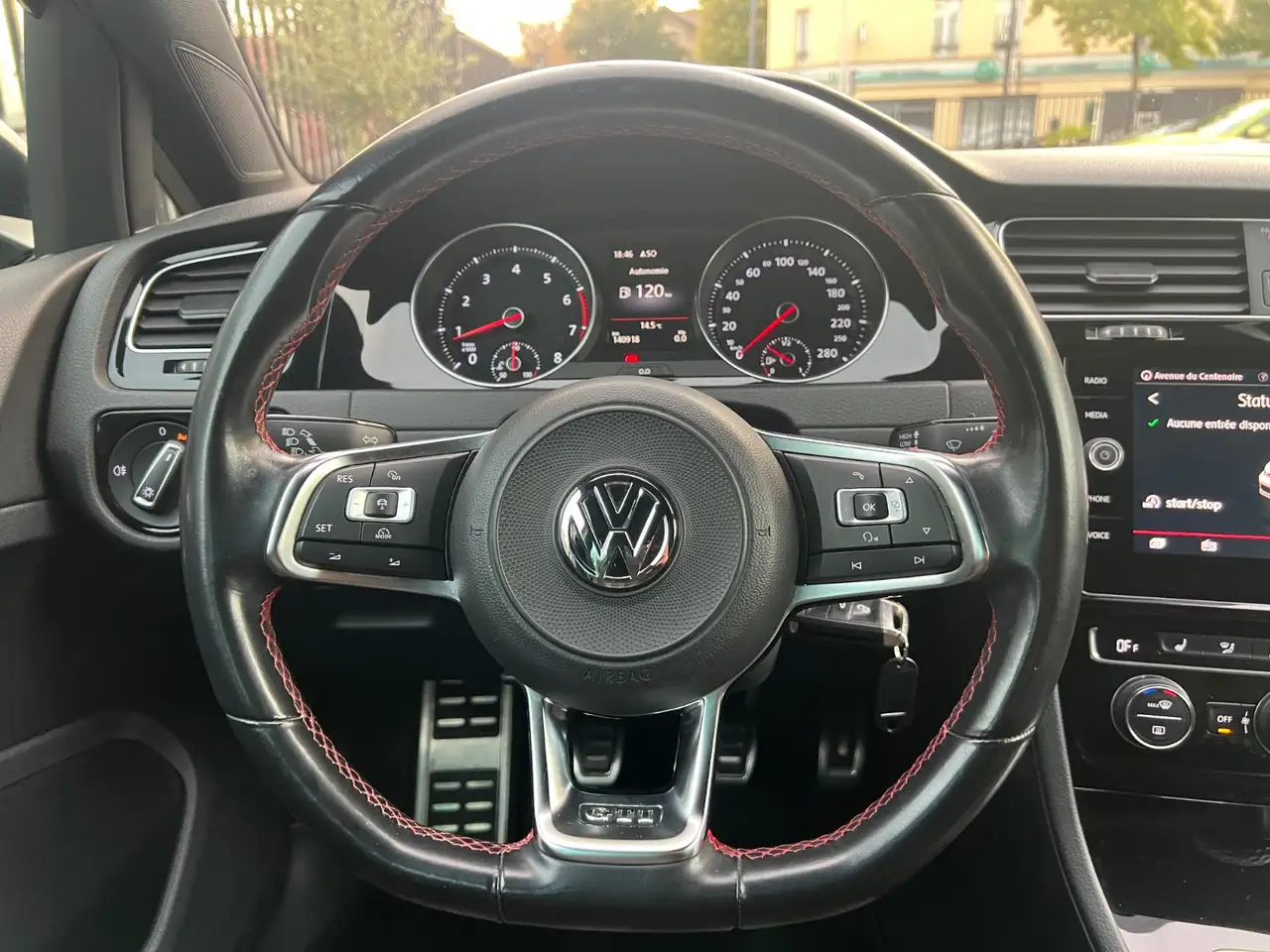 Volkswagen Golf GTI — photo 28