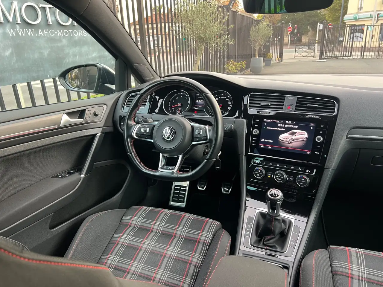 Volkswagen Golf GTI — photo 26