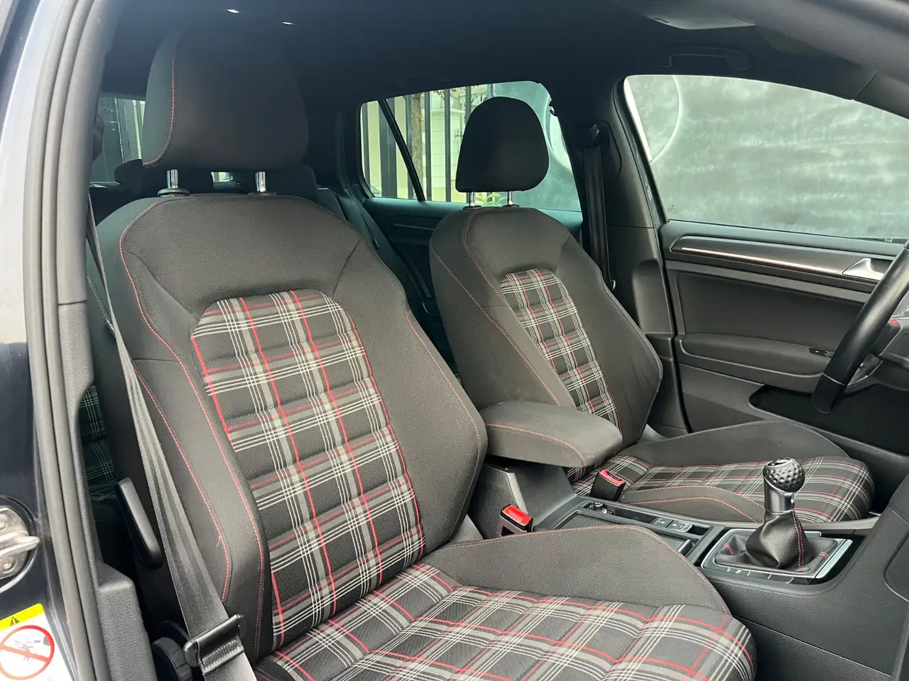 Volkswagen Golf GTI — photo 10