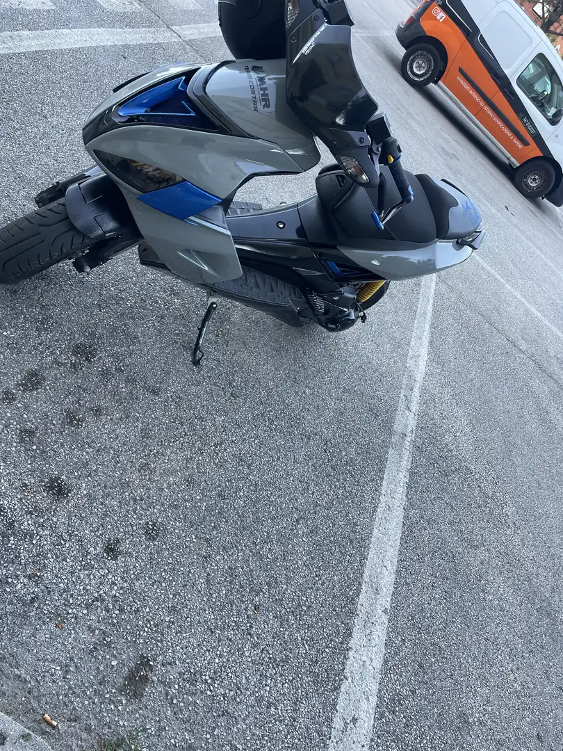 Aprilia SR 50 Factory - 1