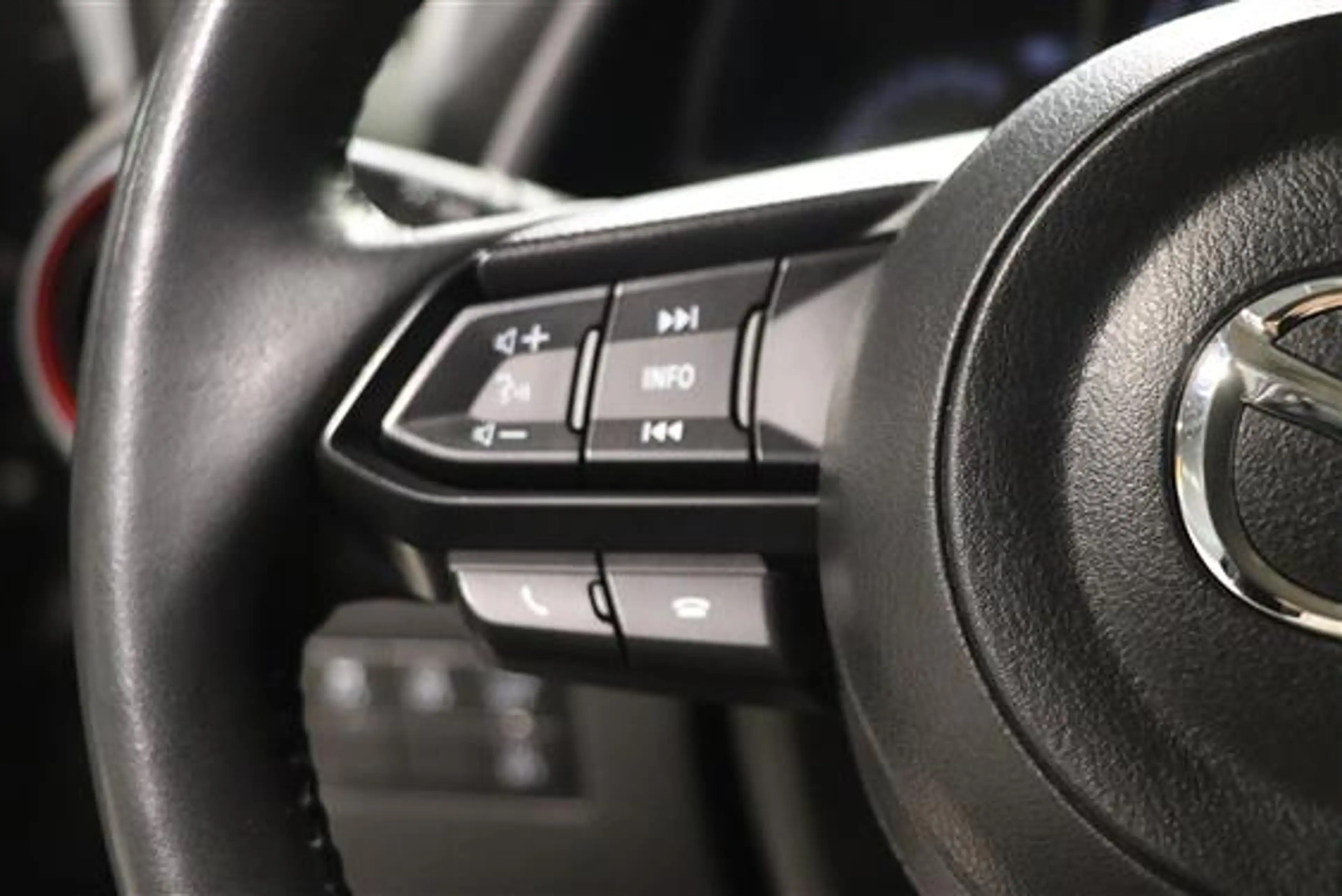 Mazda 2 1.5L E-SKYACTIV G HOMURA — photo 16