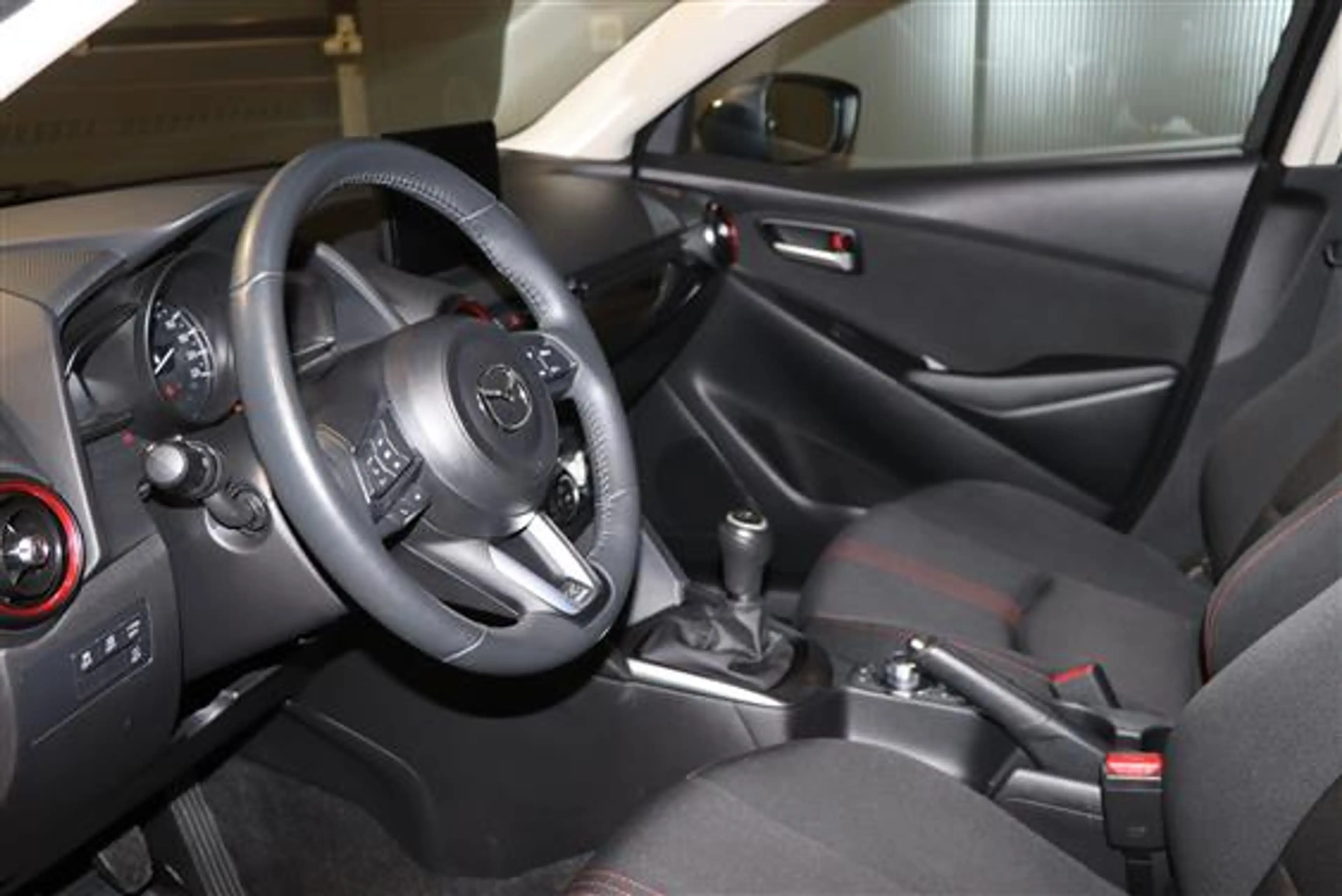 Mazda 2 1.5L E-SKYACTIV G HOMURA — photo 8