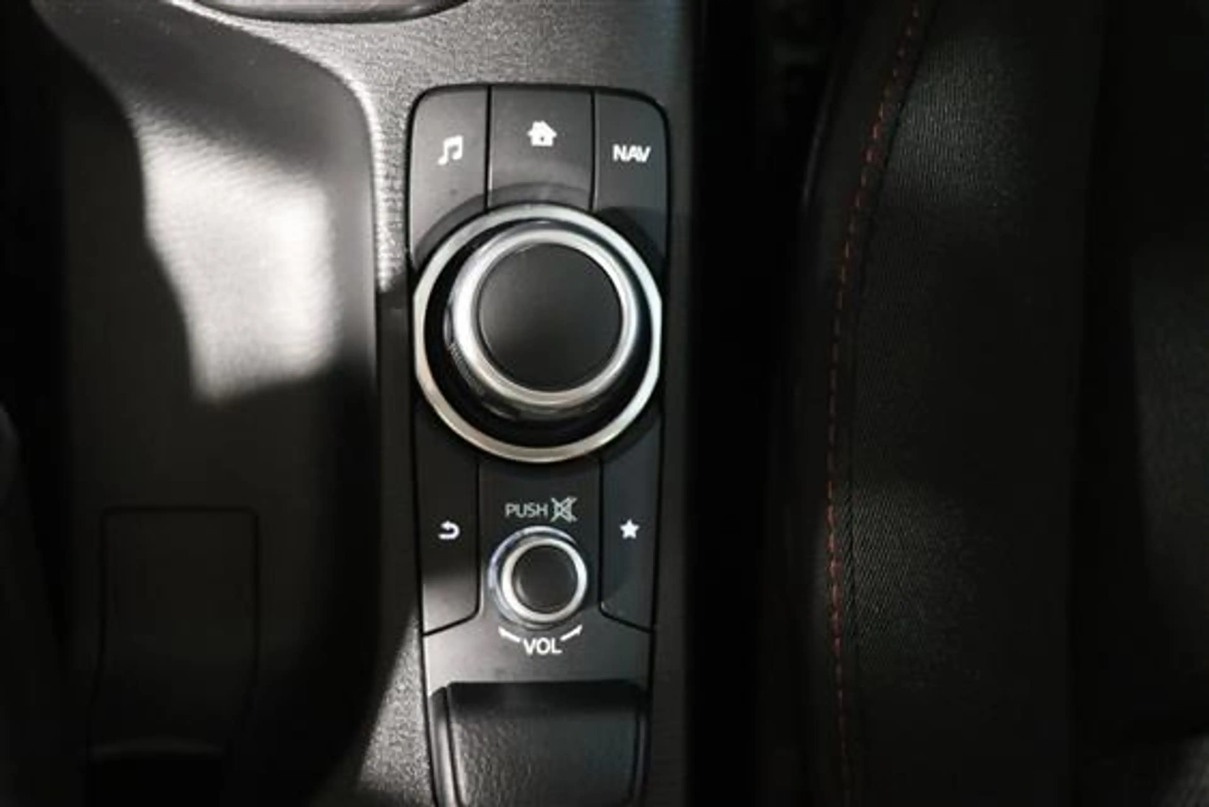 Mazda 2 1.5L E-SKYACTIV G HOMURA — photo 15
