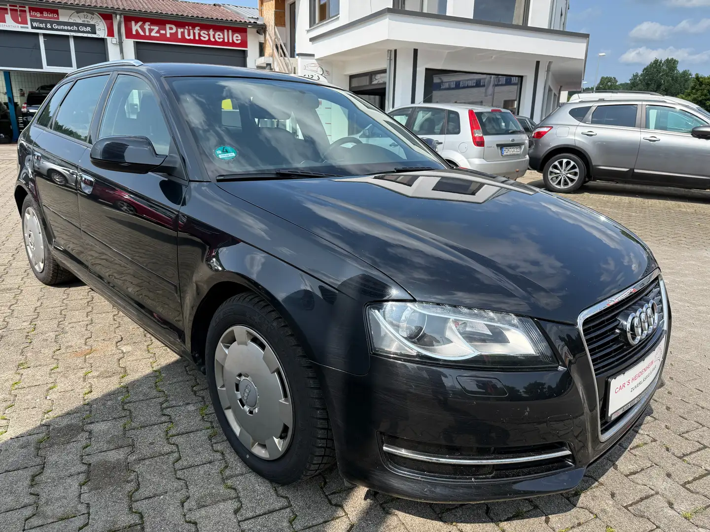 Audi A3 1.2 TFSI Attraction Xenon Schwarz - 1