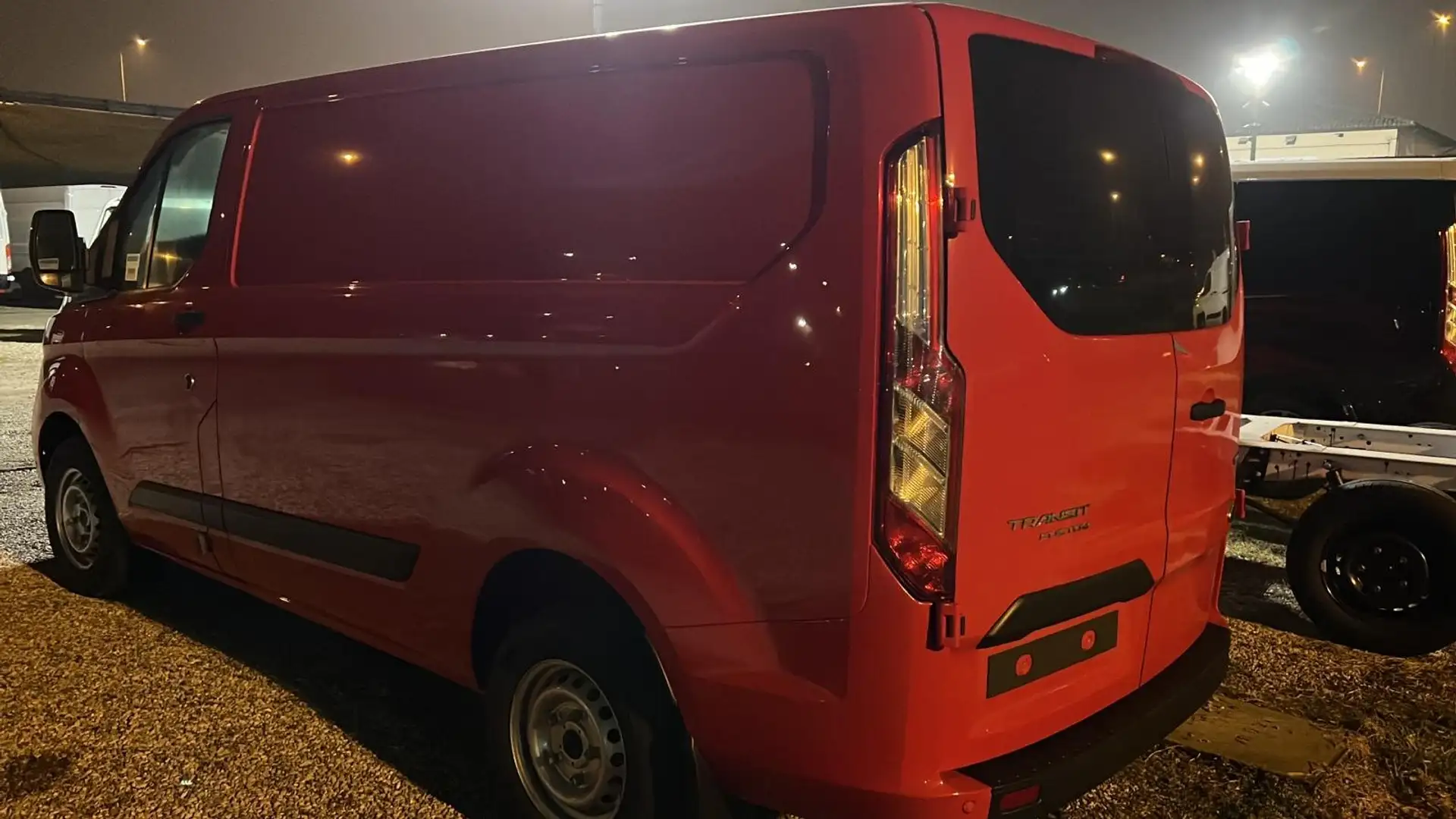 Ford Transit Custom 280 L1 H1 TREND MHEV 130 CV Rosso - 2