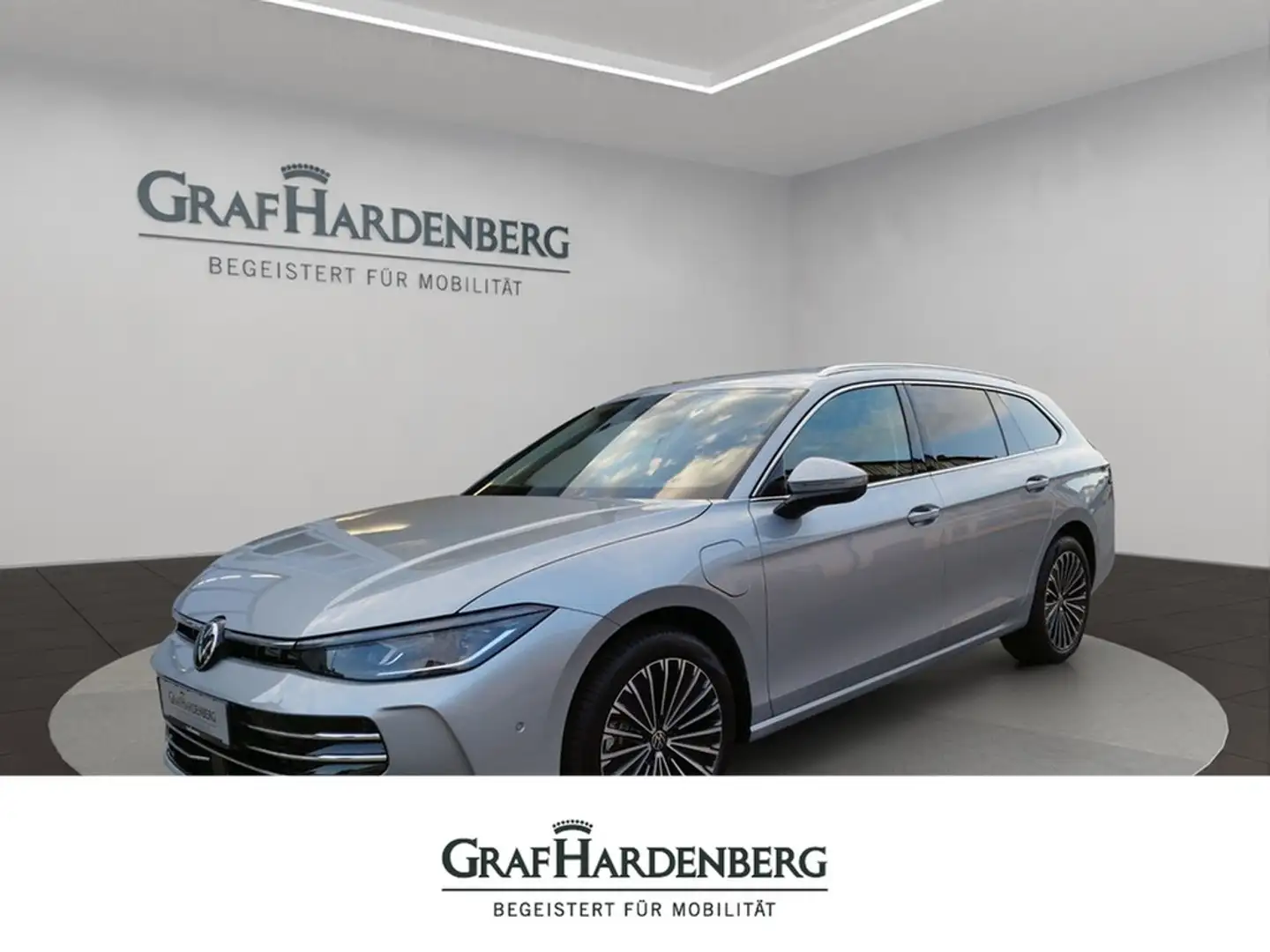 Volkswagen Passat 1,5 l eHybrid OPF Elegance REAR VIEW Silber - 1