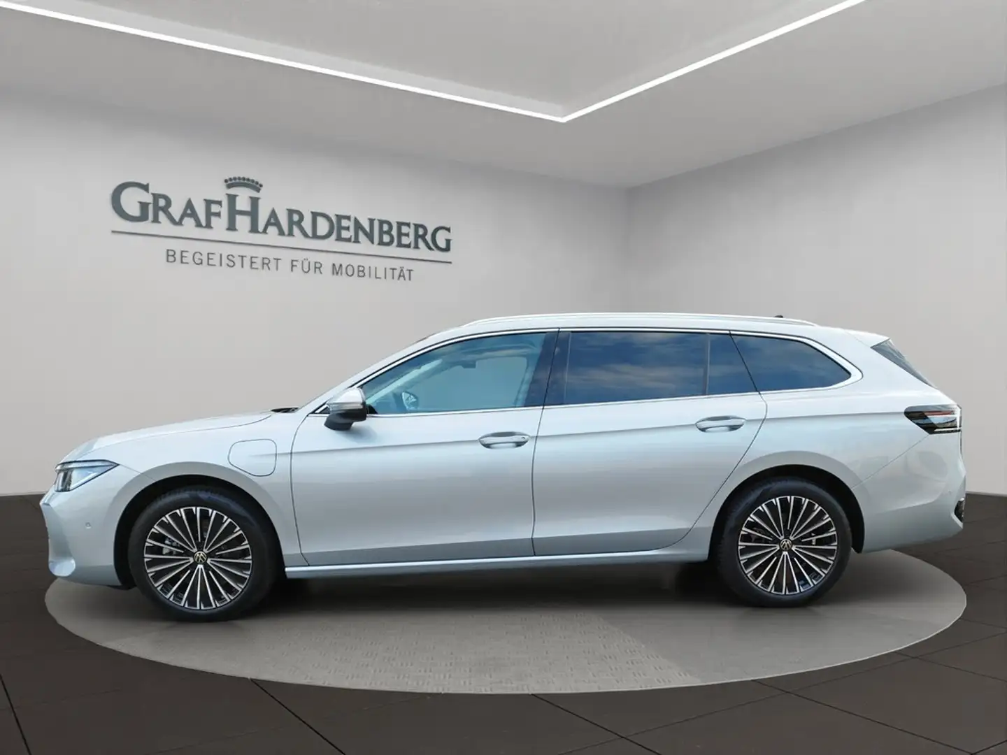 Volkswagen Passat 1,5 l eHybrid OPF Elegance REAR VIEW Silber - 2