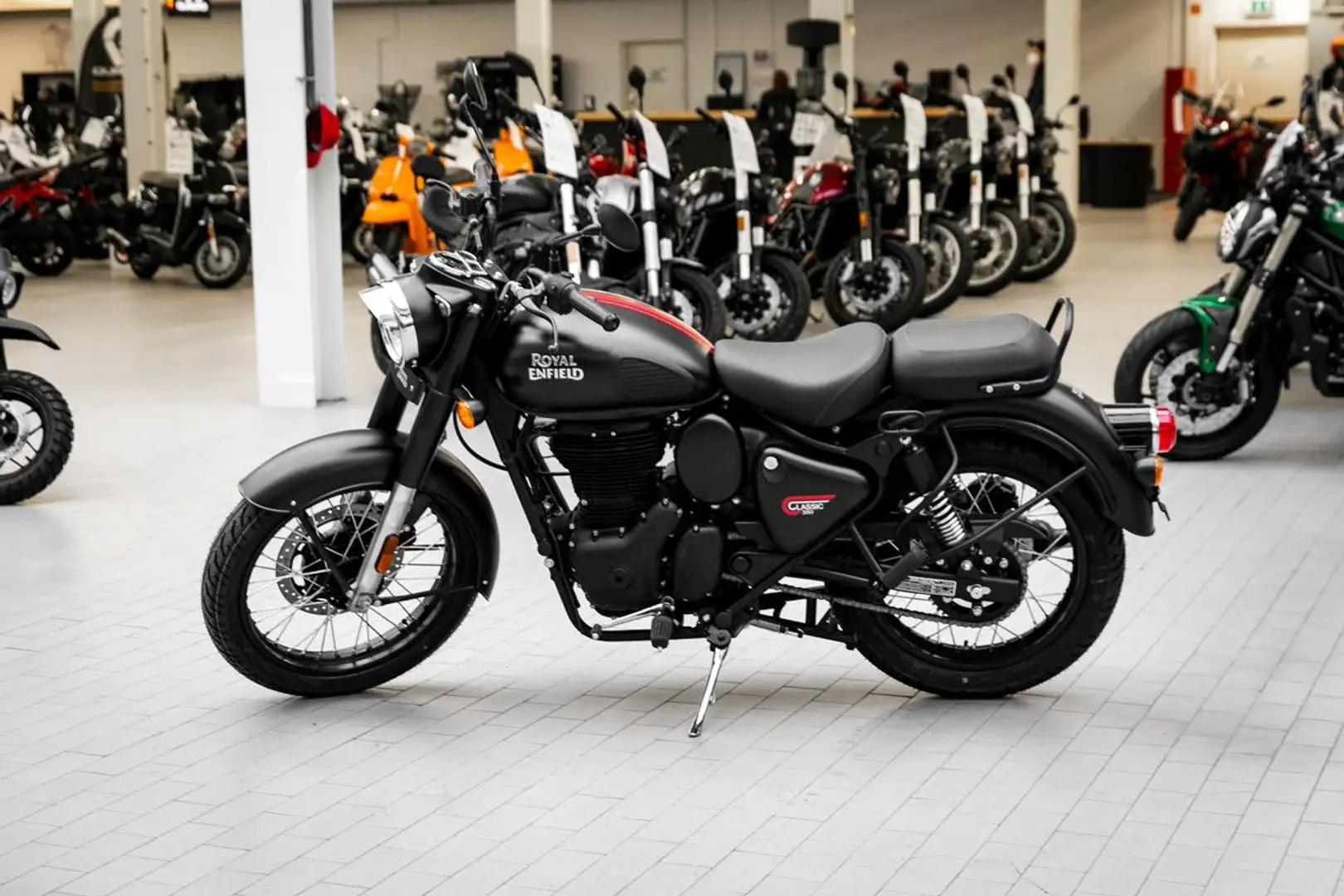 Royal Enfield Classic 350 ABS, unfallfrei, scheckheftgepflegt Schwarz - 2