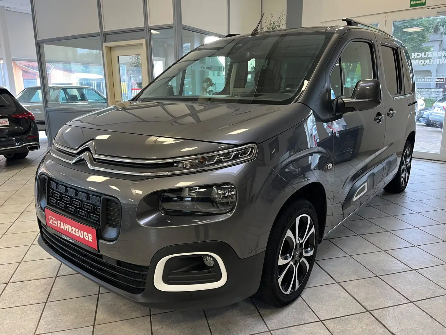 Citroen Berlingo Shine M Panorama / HU NEU / Alufelgen Grijs - 2