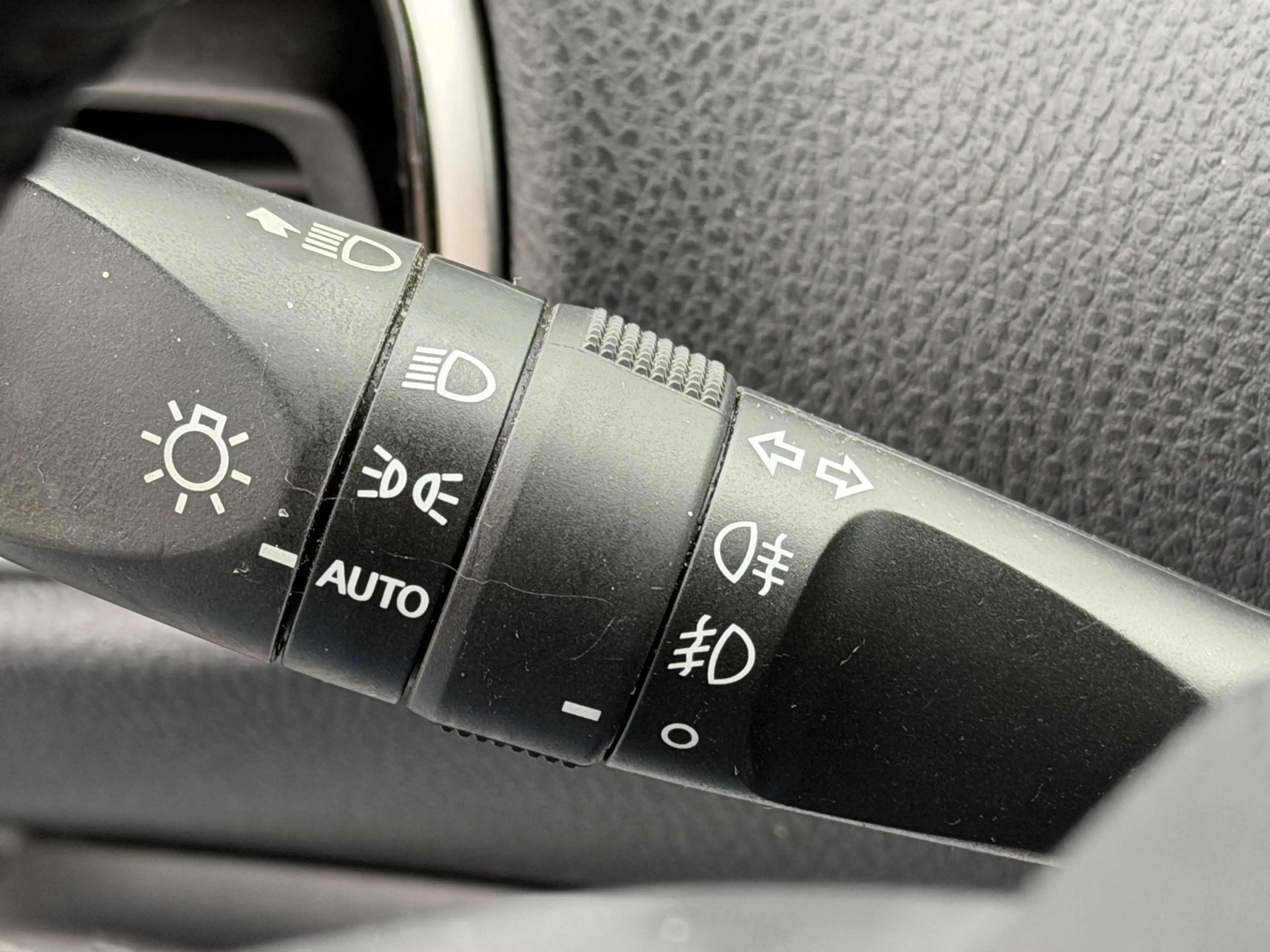 Toyota Prius 1.8 Plug-in Dynamic keyless Cruise Navi — photo 18