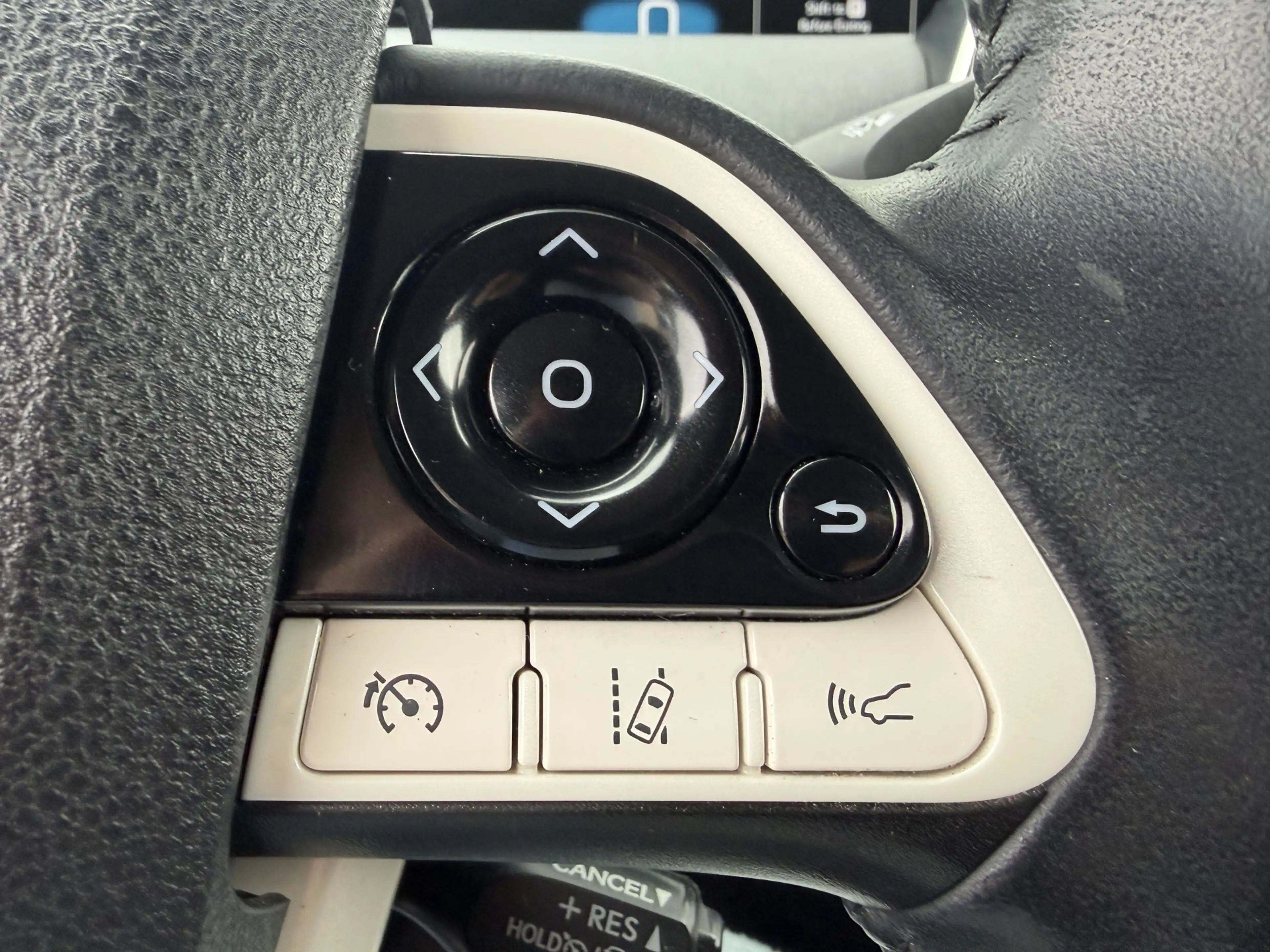 Toyota Prius 1.8 Plug-in Dynamic keyless Cruise Navi — photo 13