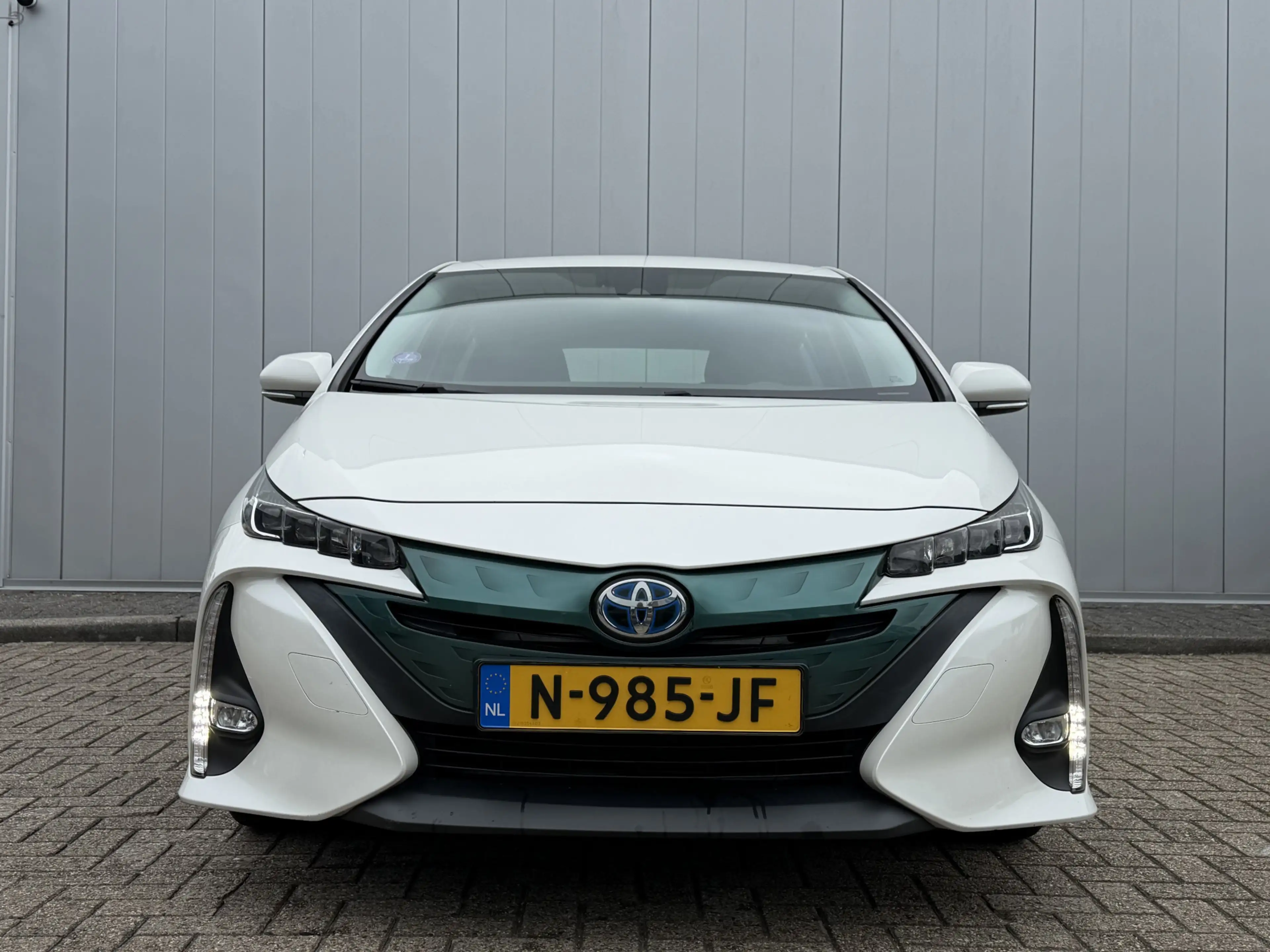 Toyota Prius 1.8 Plug-in Dynamic keyless Cruise Navi — photo 3