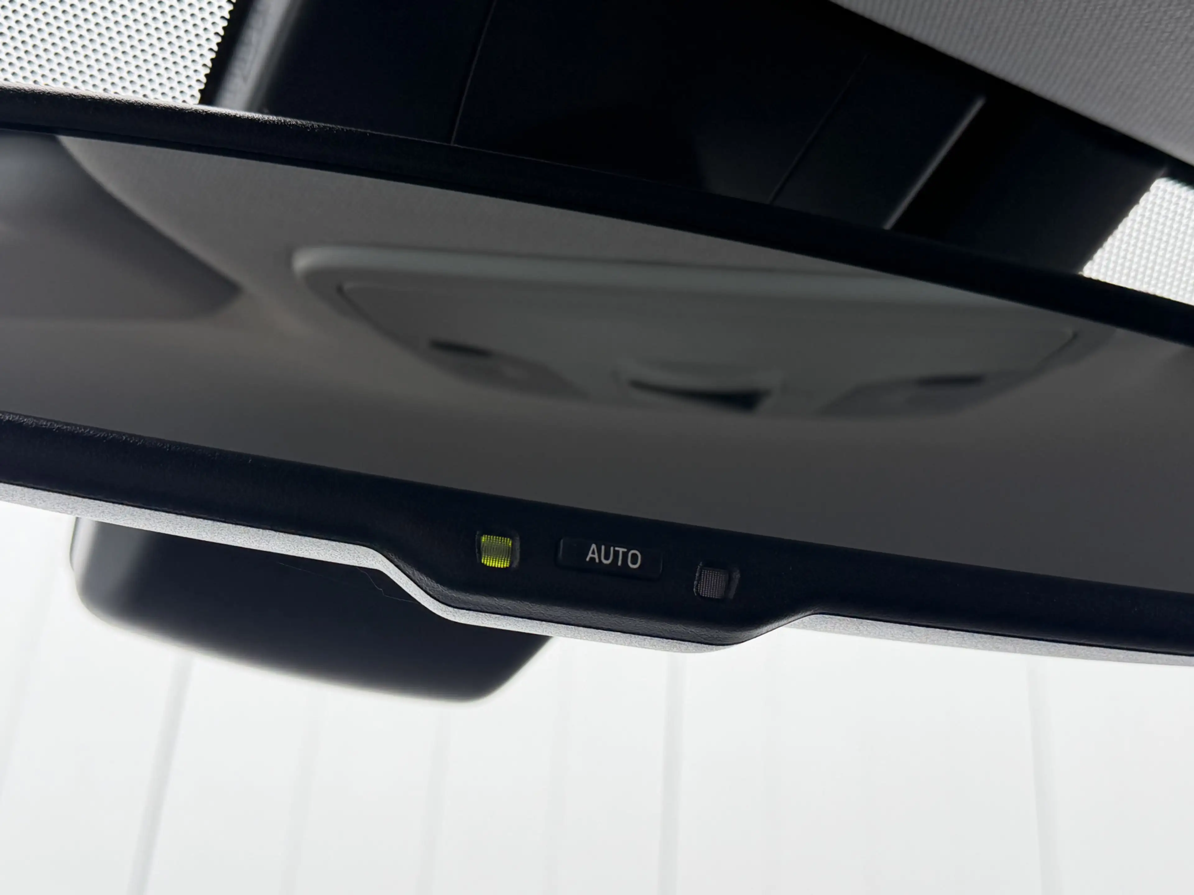 Toyota Prius 1.8 Plug-in Dynamic keyless Cruise Navi — photo 21